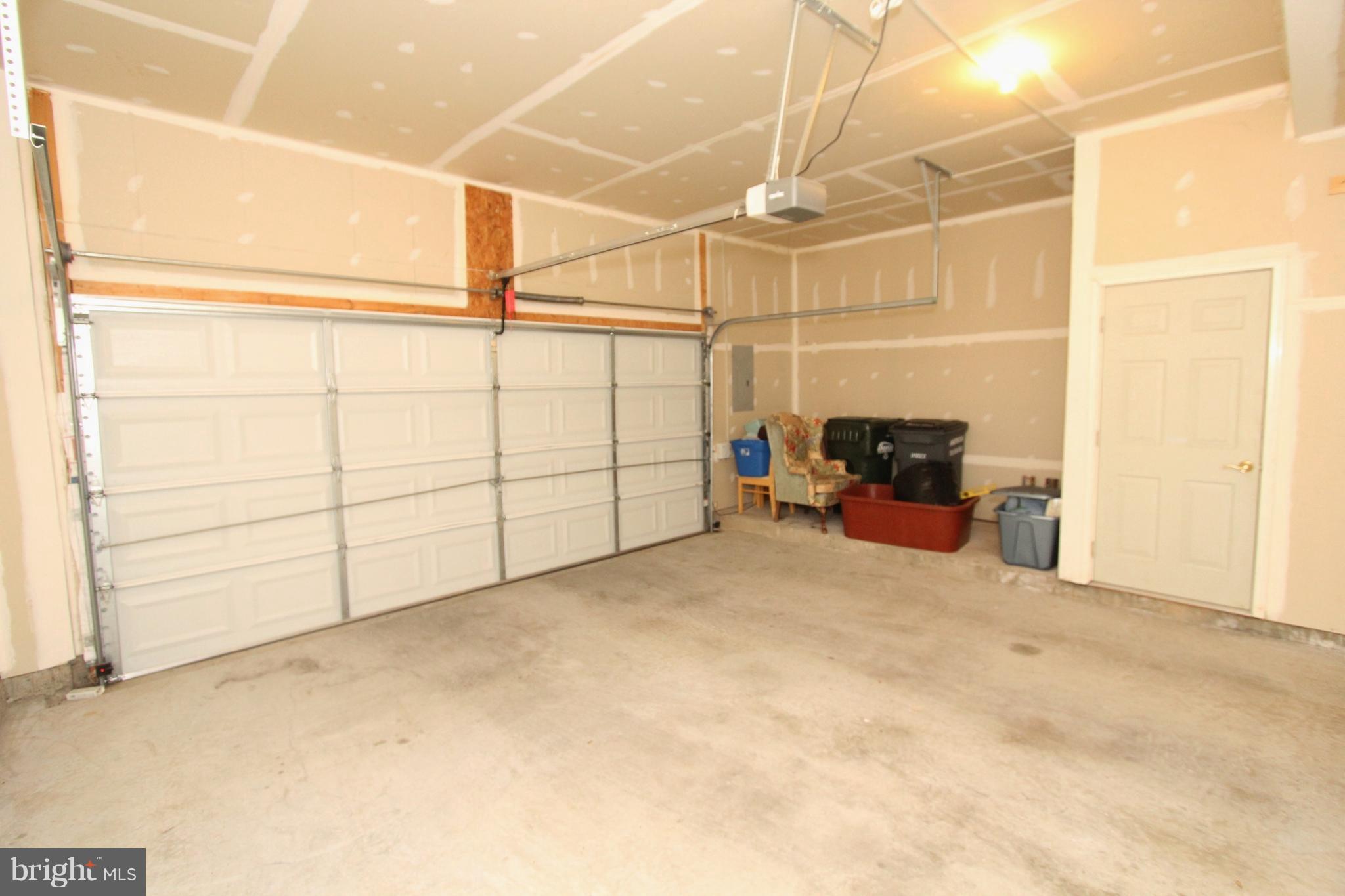 BELMONT CENTER - Residential Lease