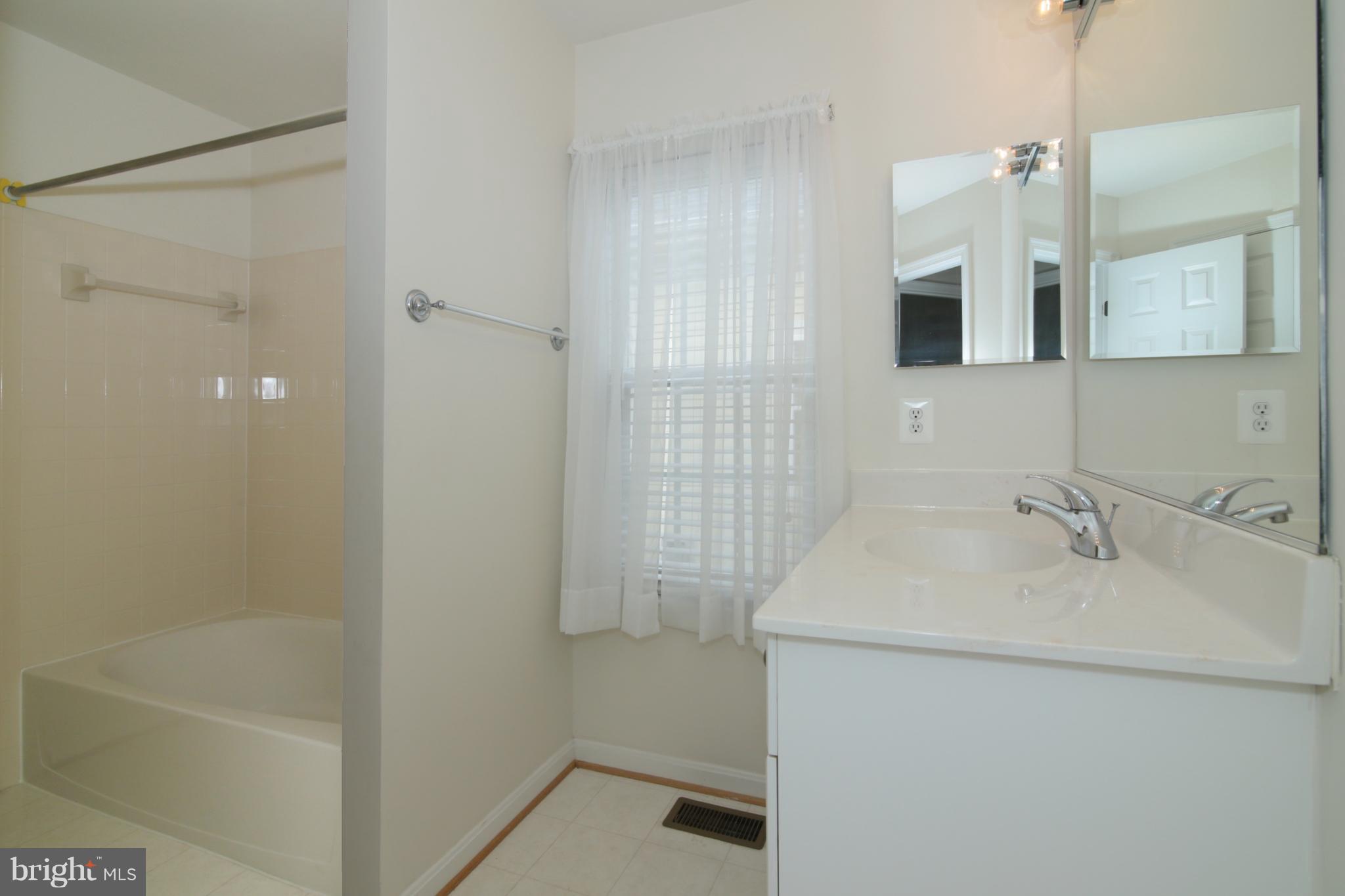 BELMONT CENTER - Residential Lease