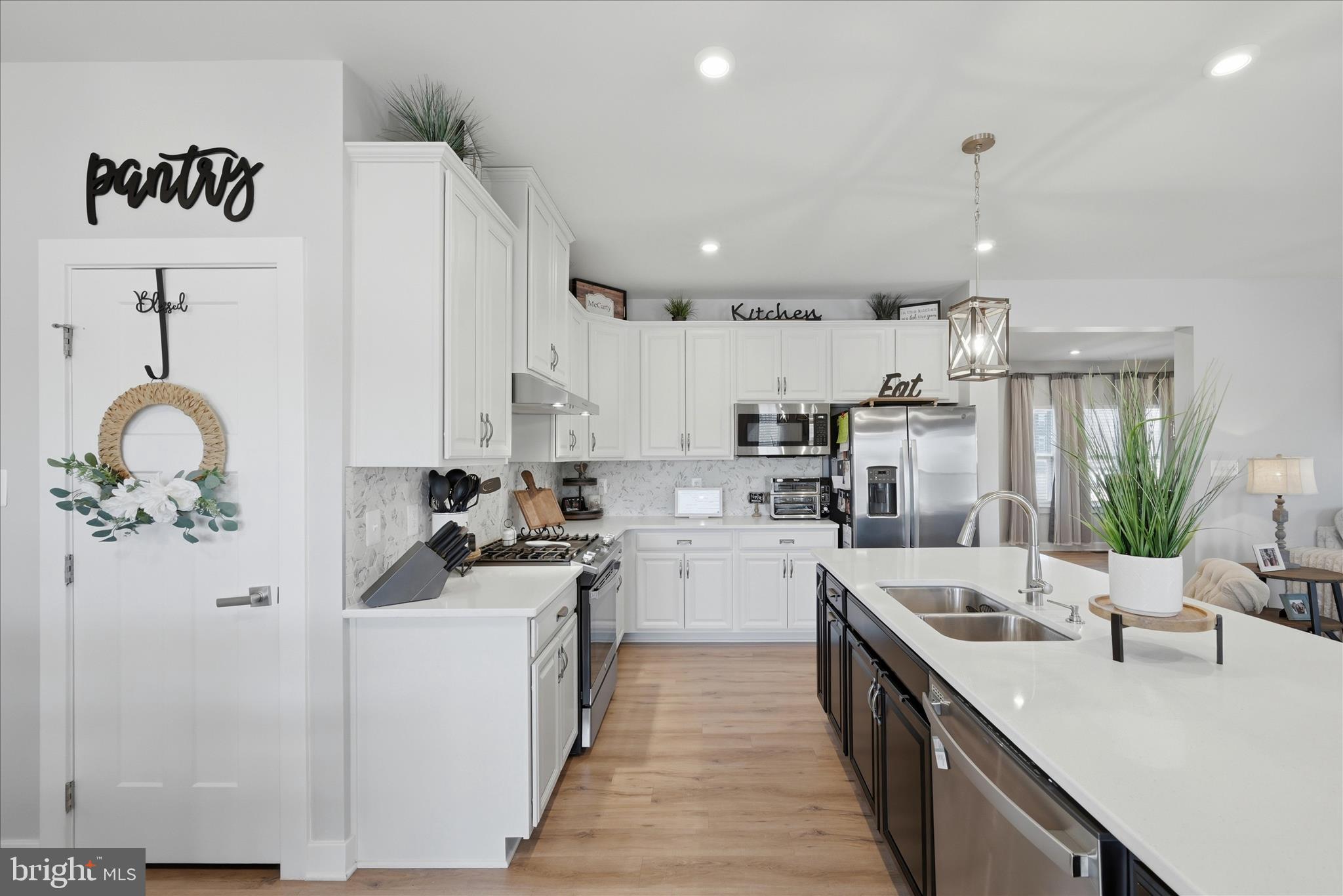 MOUNTAIN VIEW ESTATES - Residential