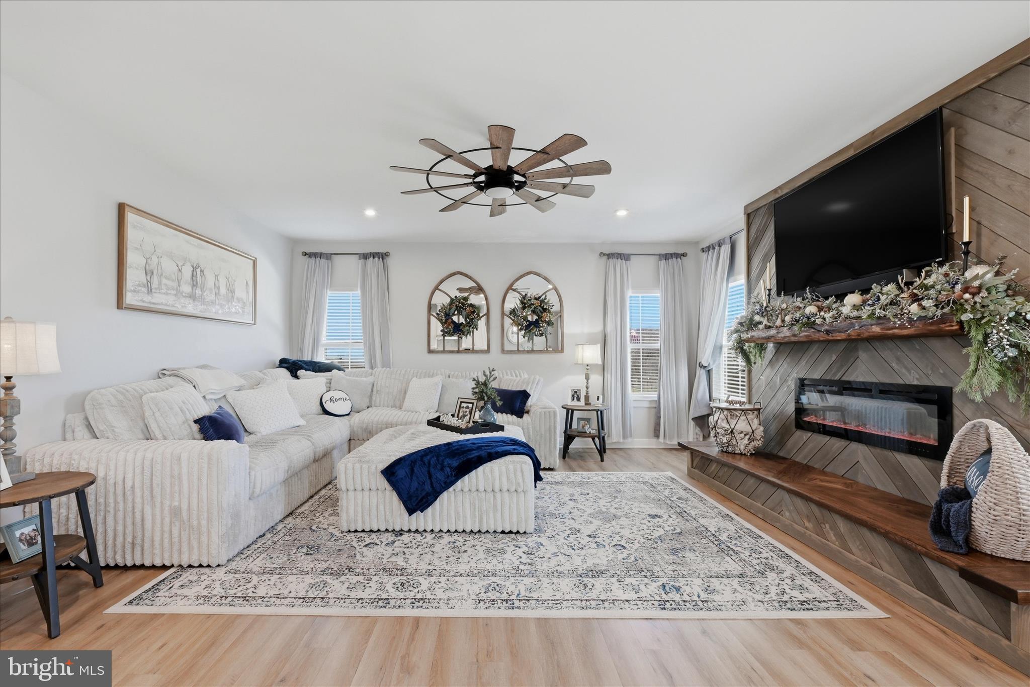 MOUNTAIN VIEW ESTATES - Residential