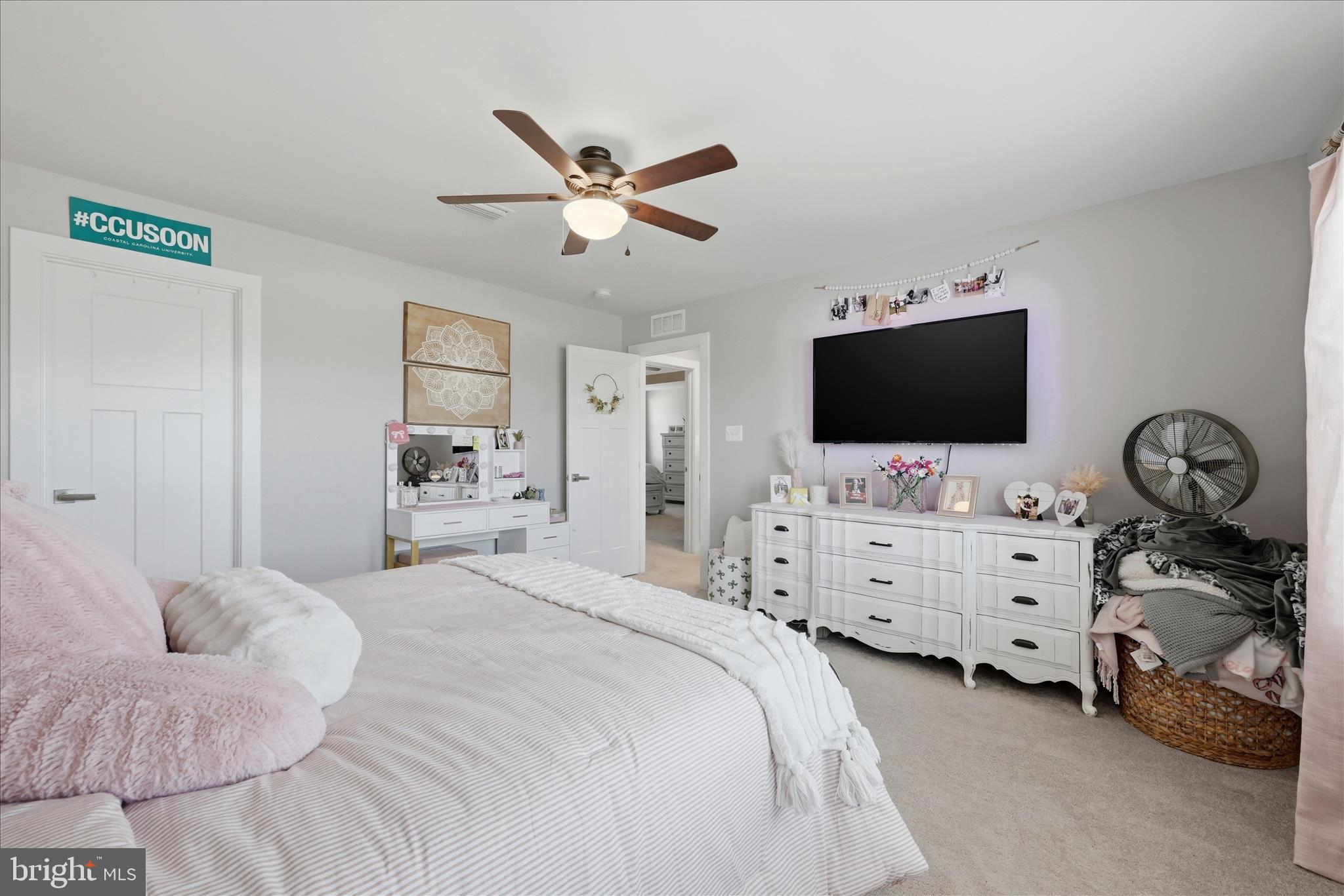 MOUNTAIN VIEW ESTATES - Residential