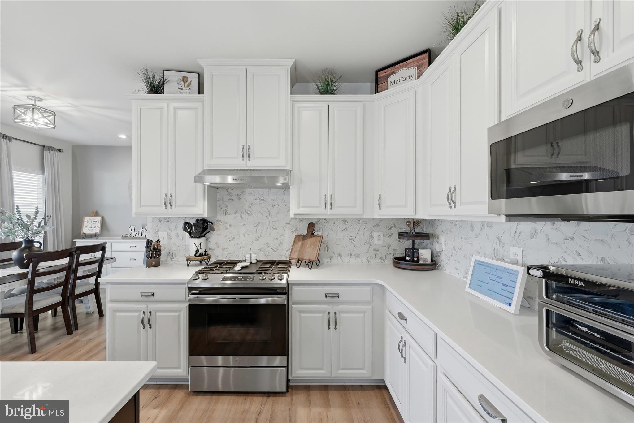 MOUNTAIN VIEW ESTATES - Residential