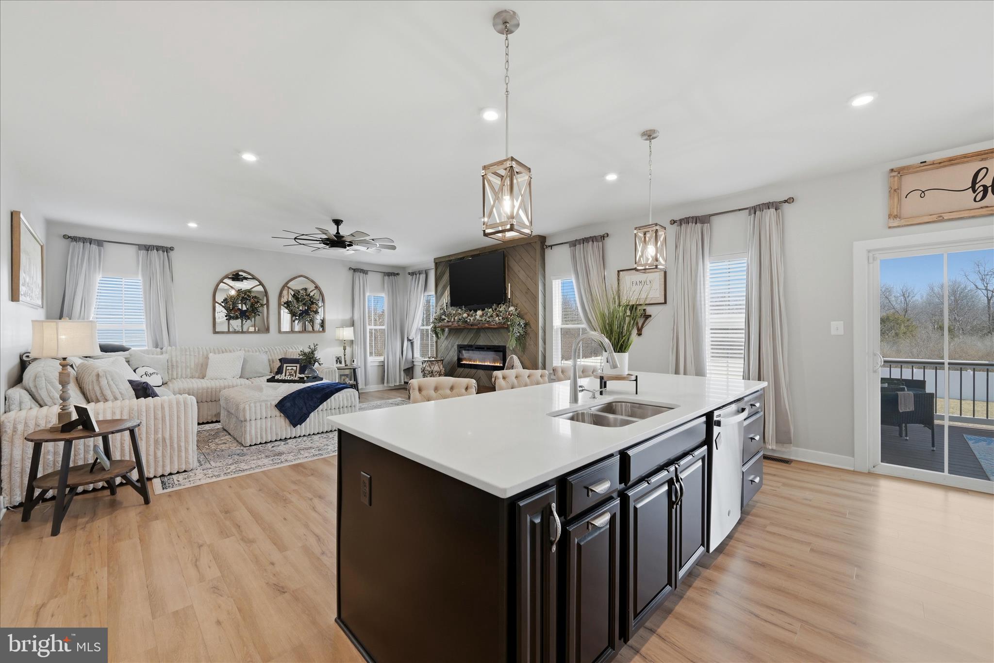 MOUNTAIN VIEW ESTATES - Residential