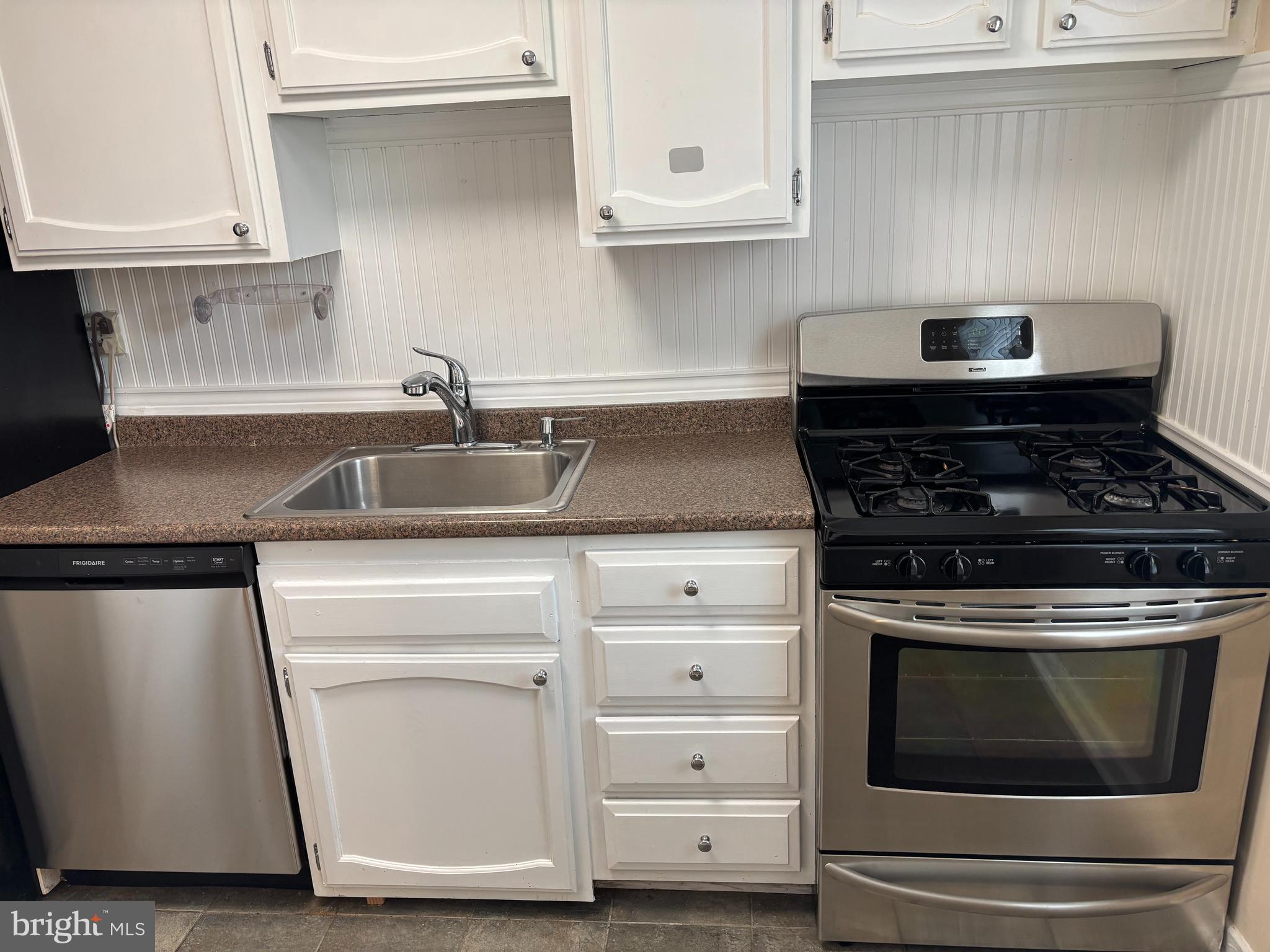 BELLE VIEW - Residential Lease