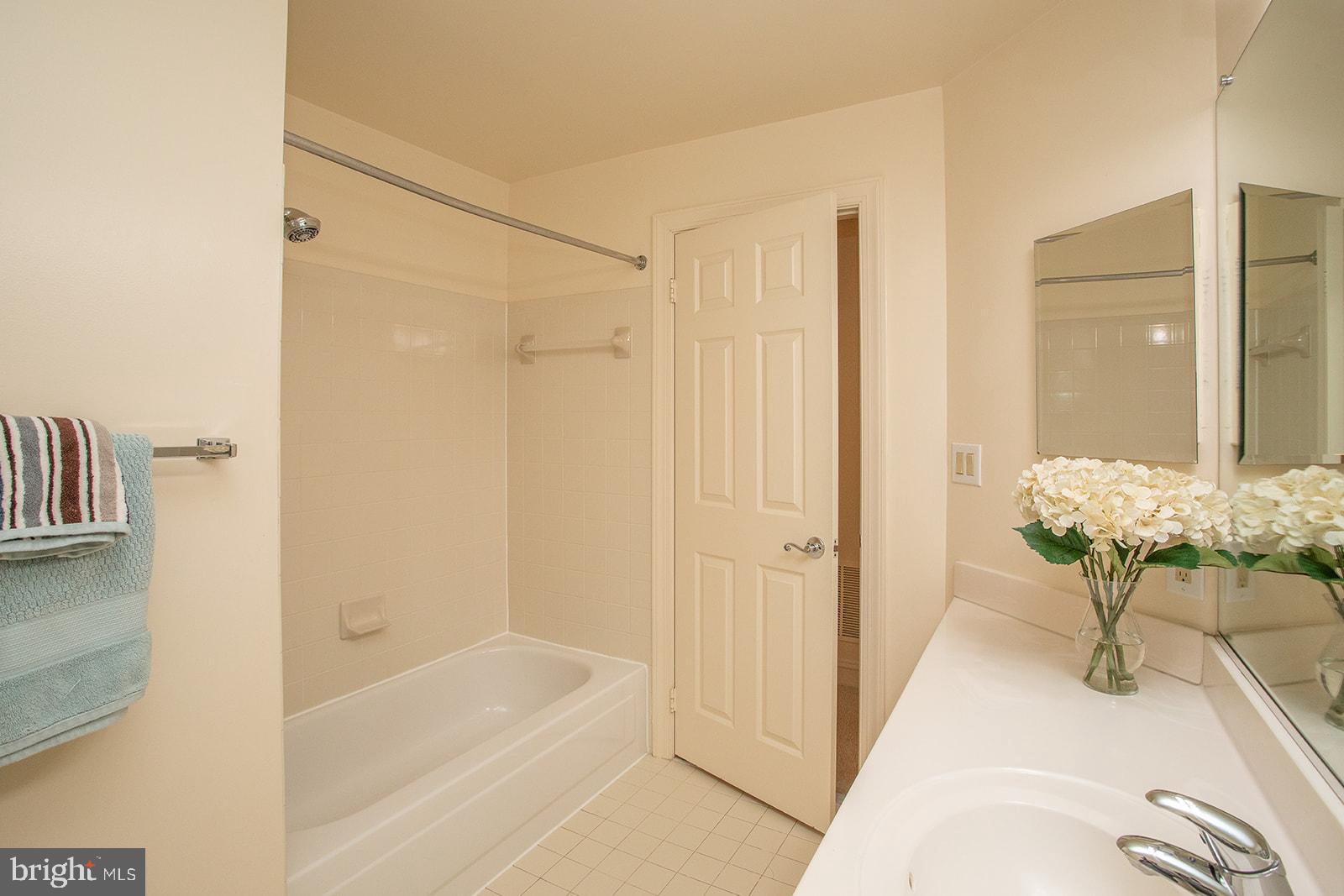 ROSSLYN - Residential Lease