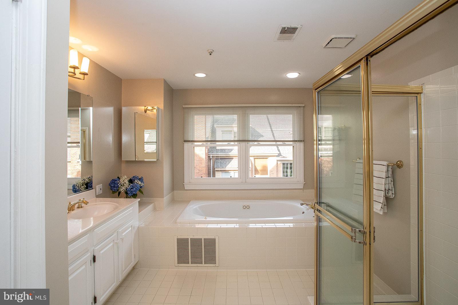 ROSSLYN - Residential Lease