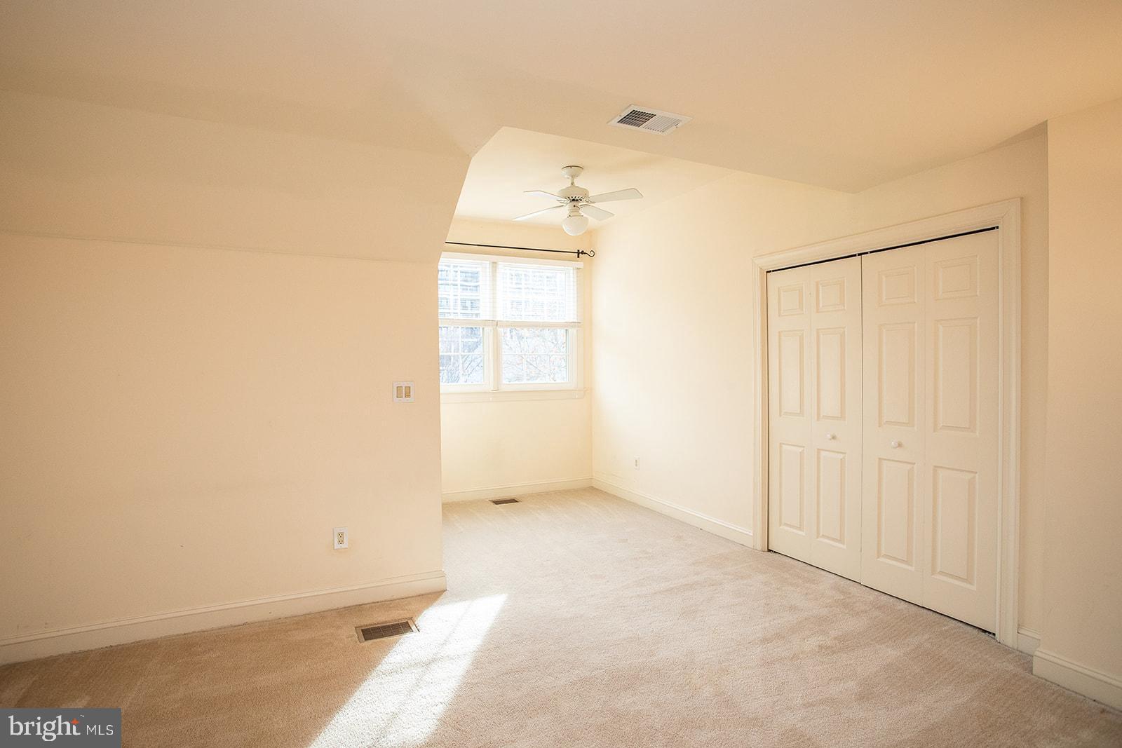 ROSSLYN - Residential Lease