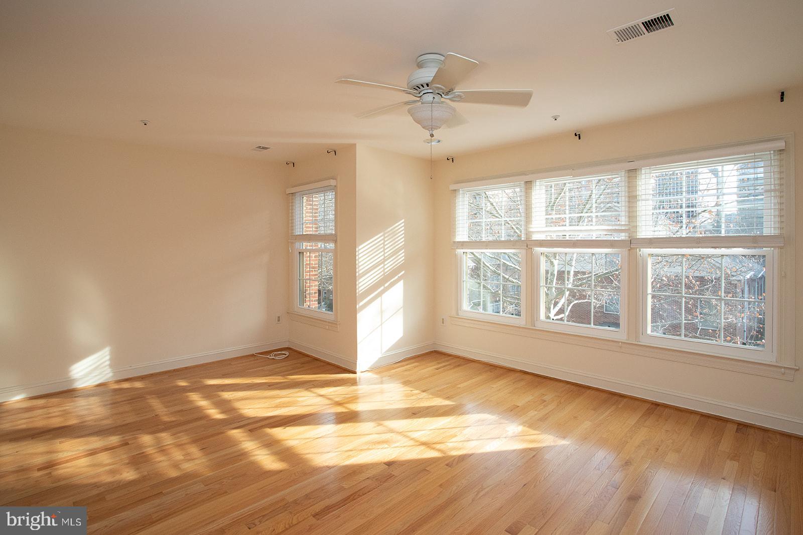 ROSSLYN - Residential Lease