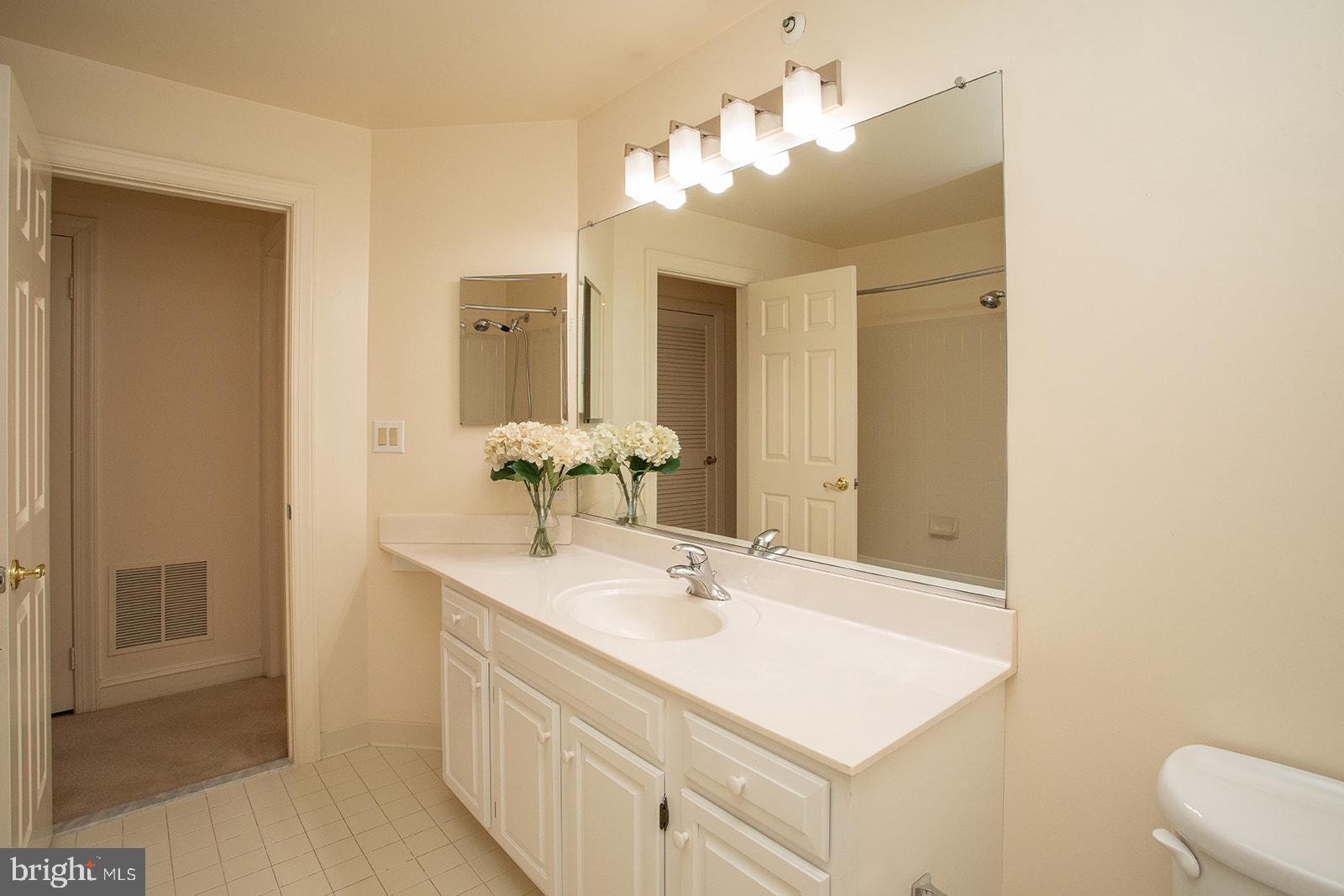 ROSSLYN - Residential Lease