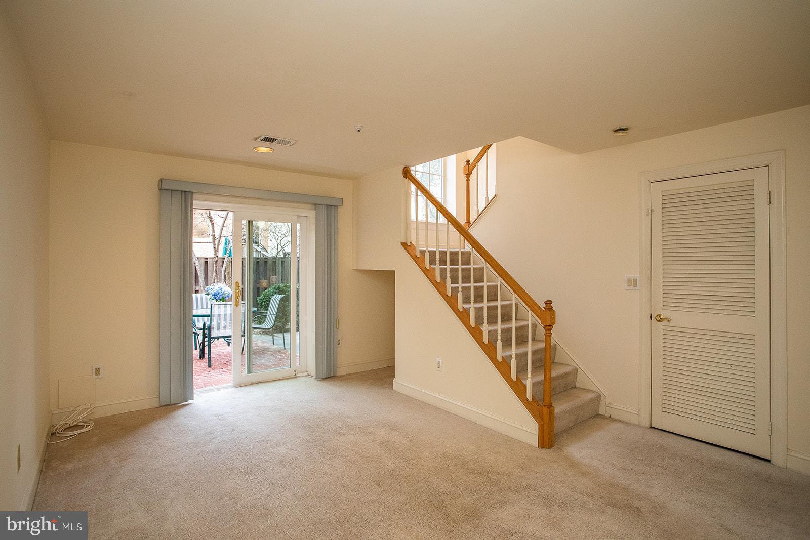 ROSSLYN - Residential Lease