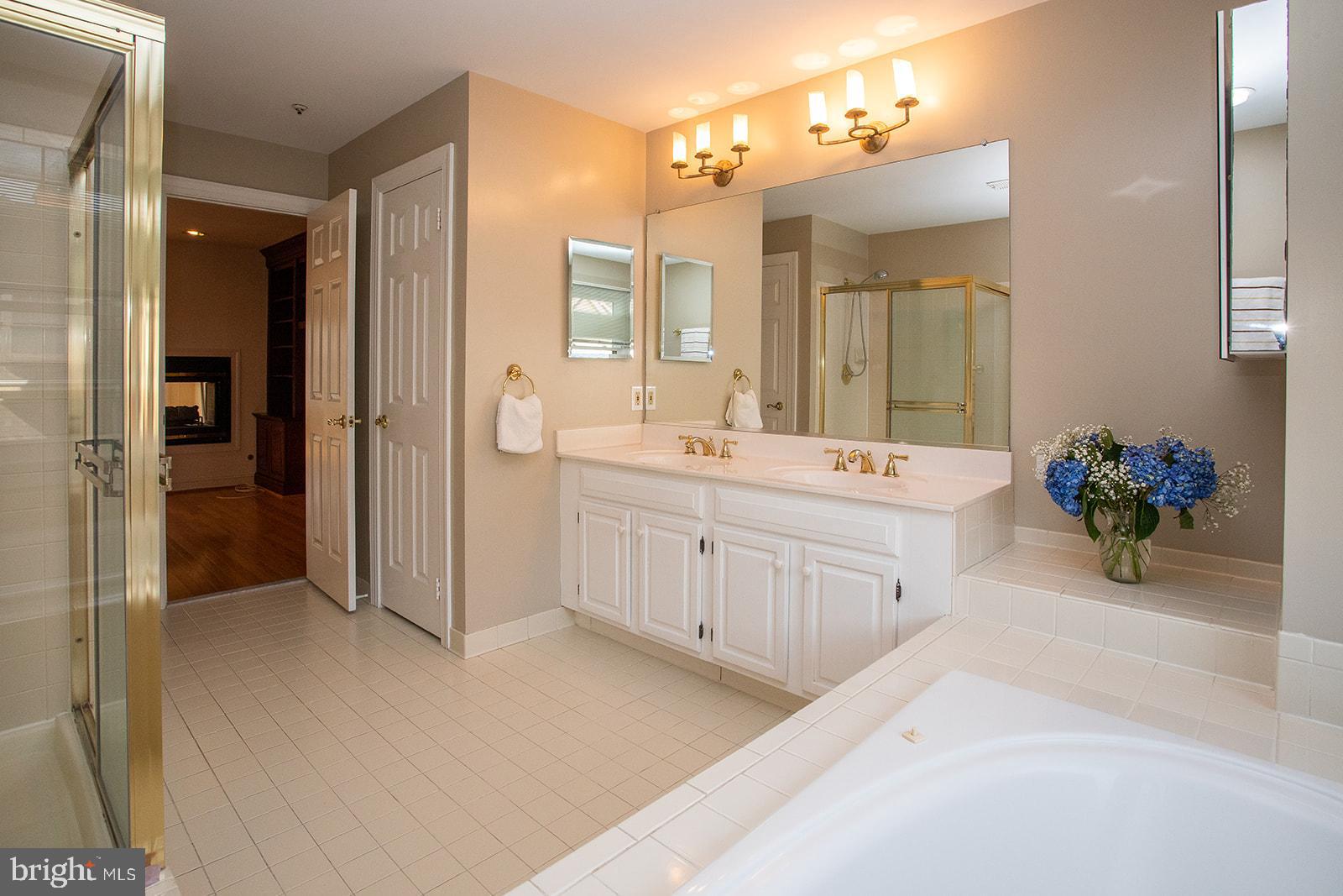 ROSSLYN - Residential Lease