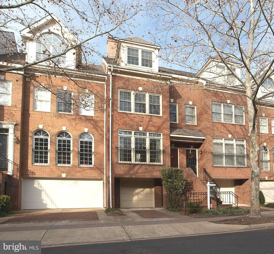 **Available to begin lease May 1st**  This is your opportunity to rent a wonderful 4 level townhouse in the desirable Highgate community of Rosslyn - North Arlington. This 2500+ square foot home features hardwood floors, substantial storage throughout, Jenn-Aire double oven, two multi-sided fireplaces, lower level rec room, garage and private rear fenced patio. The enormous master suite boast a walk in closet, laundry shoot, a sitting room and an over-sized bathroom with jetted tub. Southern exposure from the front and the many windows create light filled rooms throughout. Enjoy the urban lifestyle with just a short walk to the Rosslyn Metro stop (Orange, Silver and Blue lines), Georgetown, groceries, restaurants and shops!