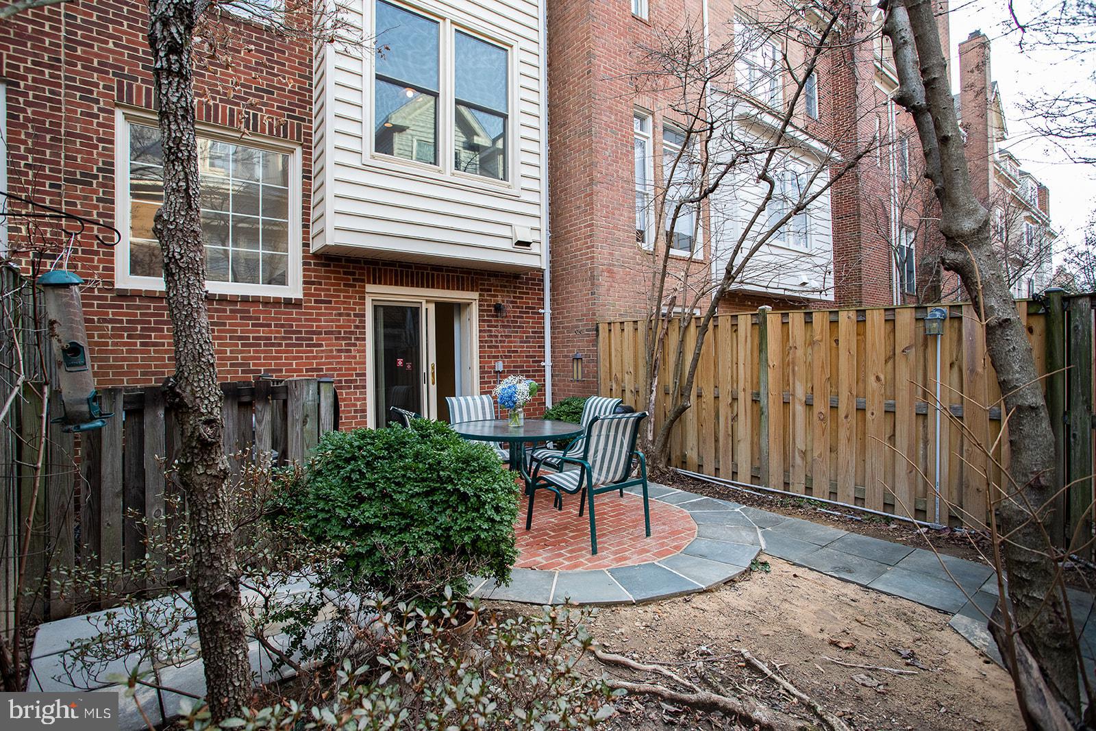 ROSSLYN - Residential Lease