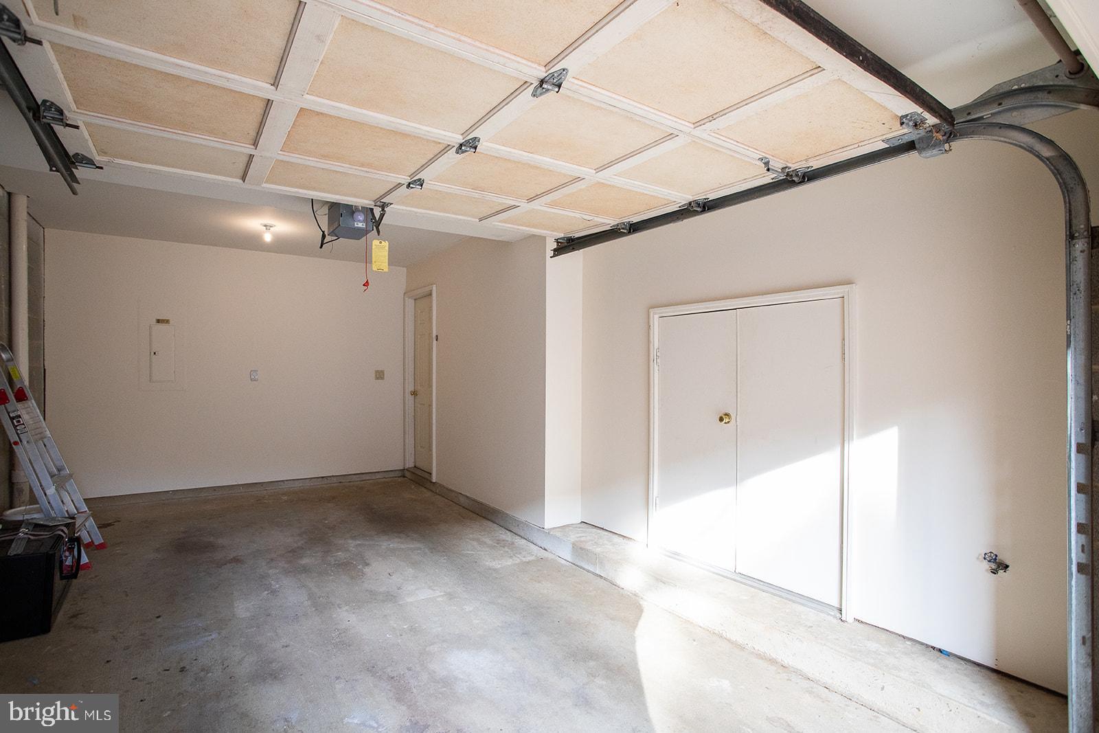 ROSSLYN - Residential Lease