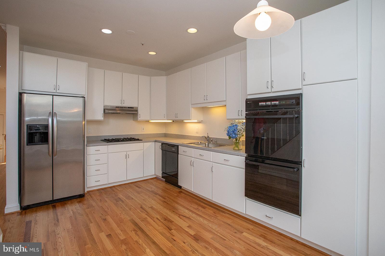 ROSSLYN - Residential Lease