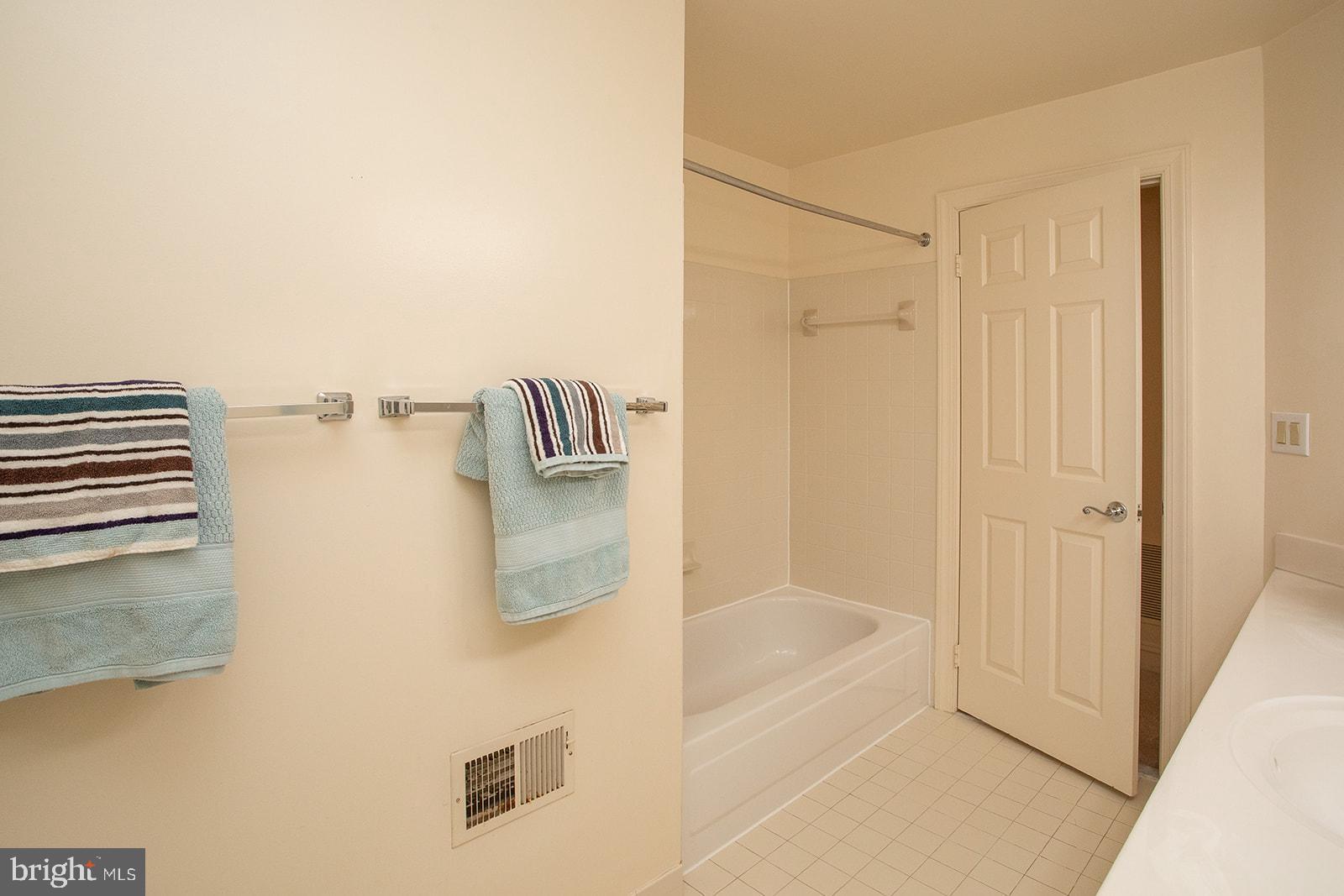 ROSSLYN - Residential Lease