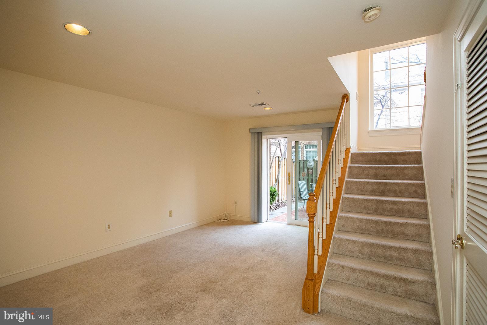 ROSSLYN - Residential Lease