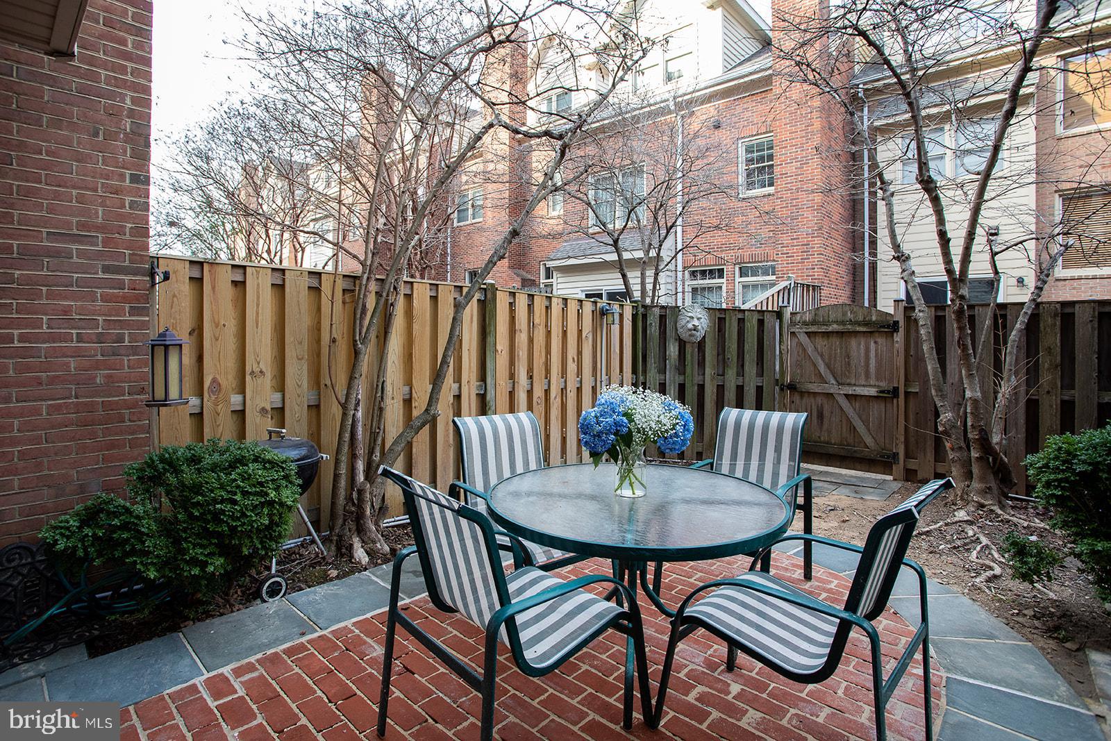 ROSSLYN - Residential Lease