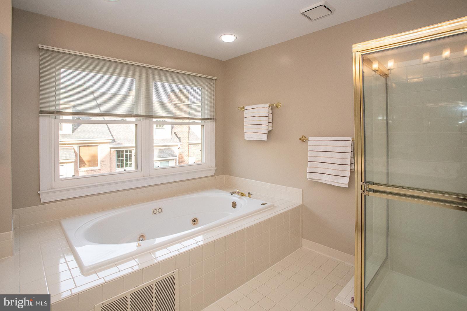 ROSSLYN - Residential Lease