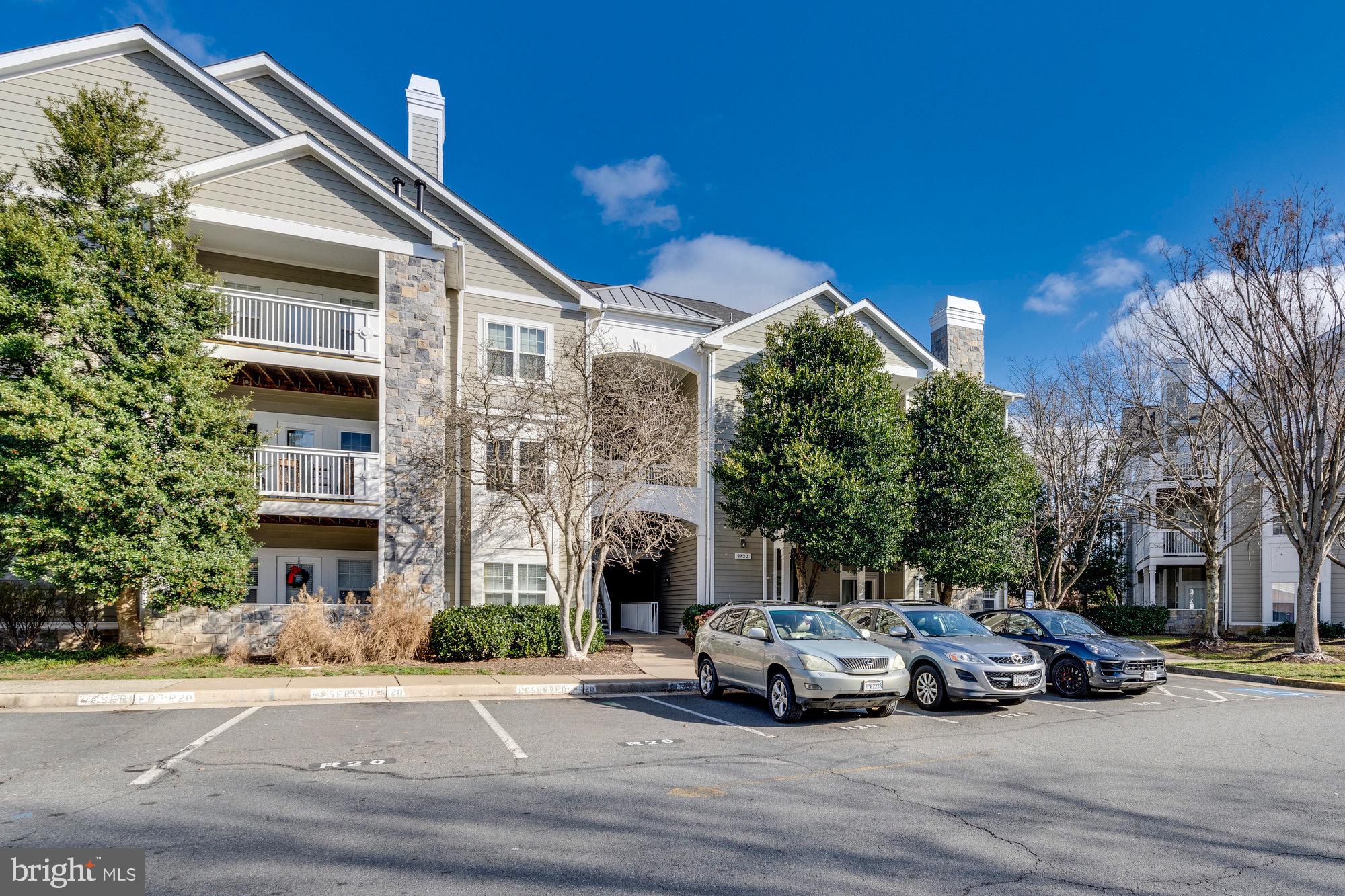 EDGEWATER AT TOWN CENTER - Residential