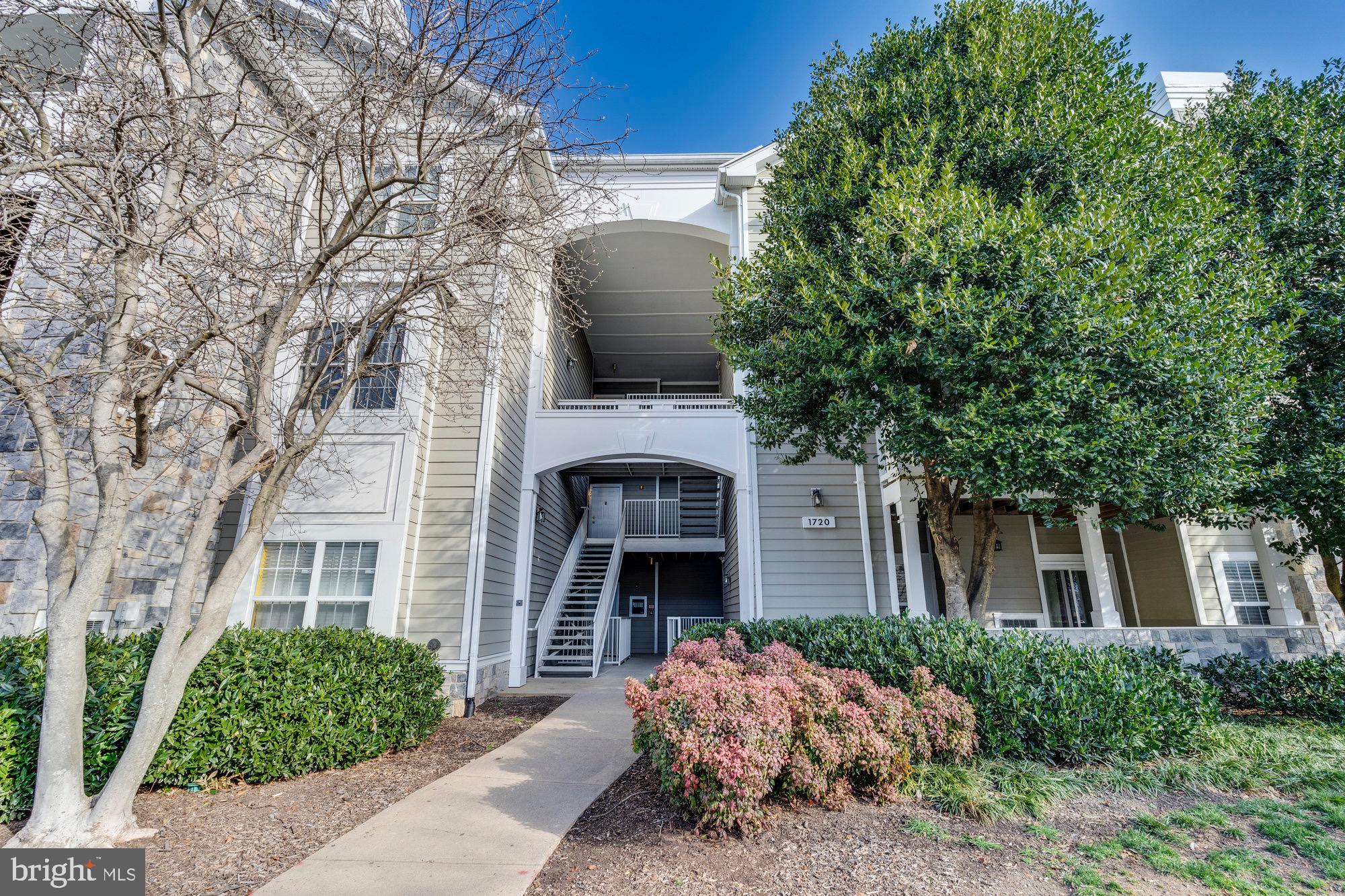 EDGEWATER AT TOWN CENTER - Residential