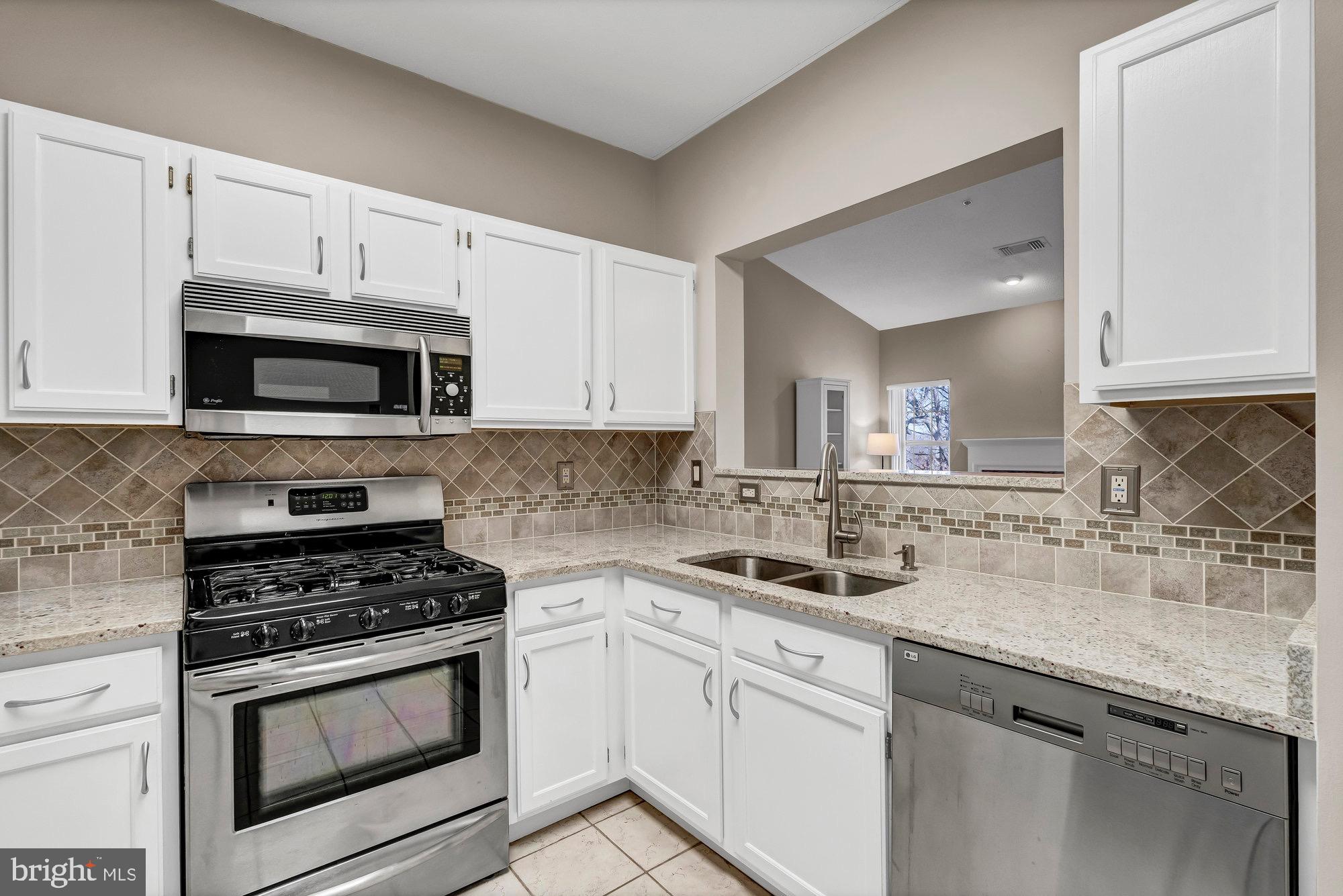 EDGEWATER AT TOWN CENTER - Residential