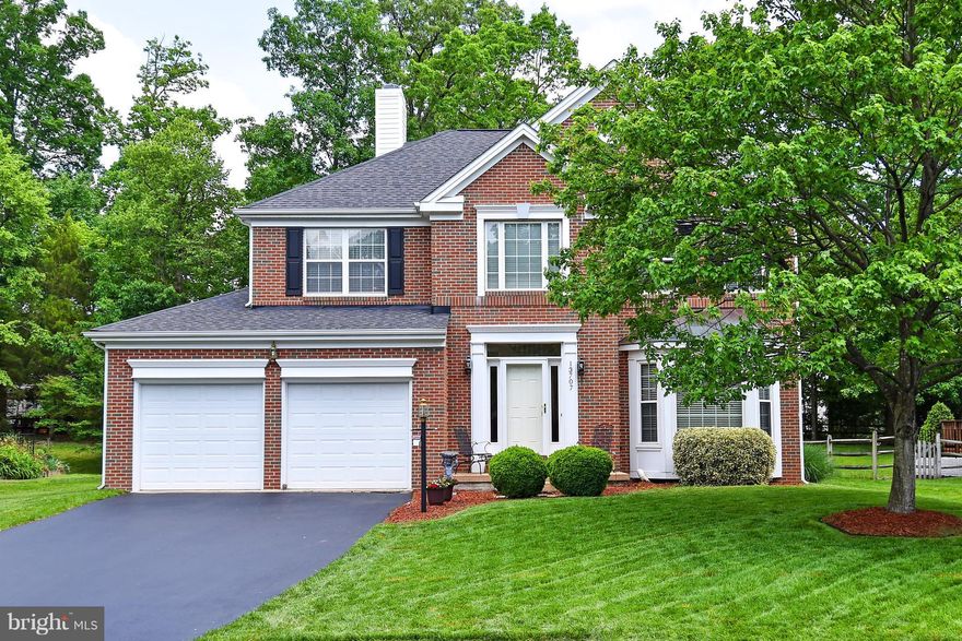 Beautiful home shows pride of ownership.  Hardwd flrs main level. Remodeled kitchen. Spacious bedrms, master features his & her walk-in closets & luxury bath.  Bright basement w/built-in shelving & window seats.  Full bath & play rm makes nice guest sp. Slider Door allows lots of light. Outside living is exceptional & large park-like setting. Many restaurants, shops & schools close & convenient.