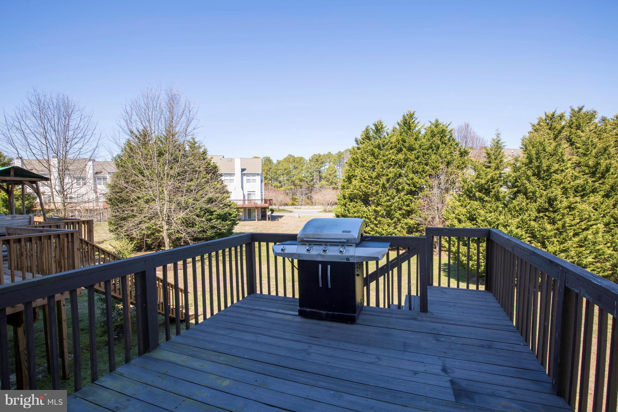 VILLAS ON WATERS EDGE - Residential