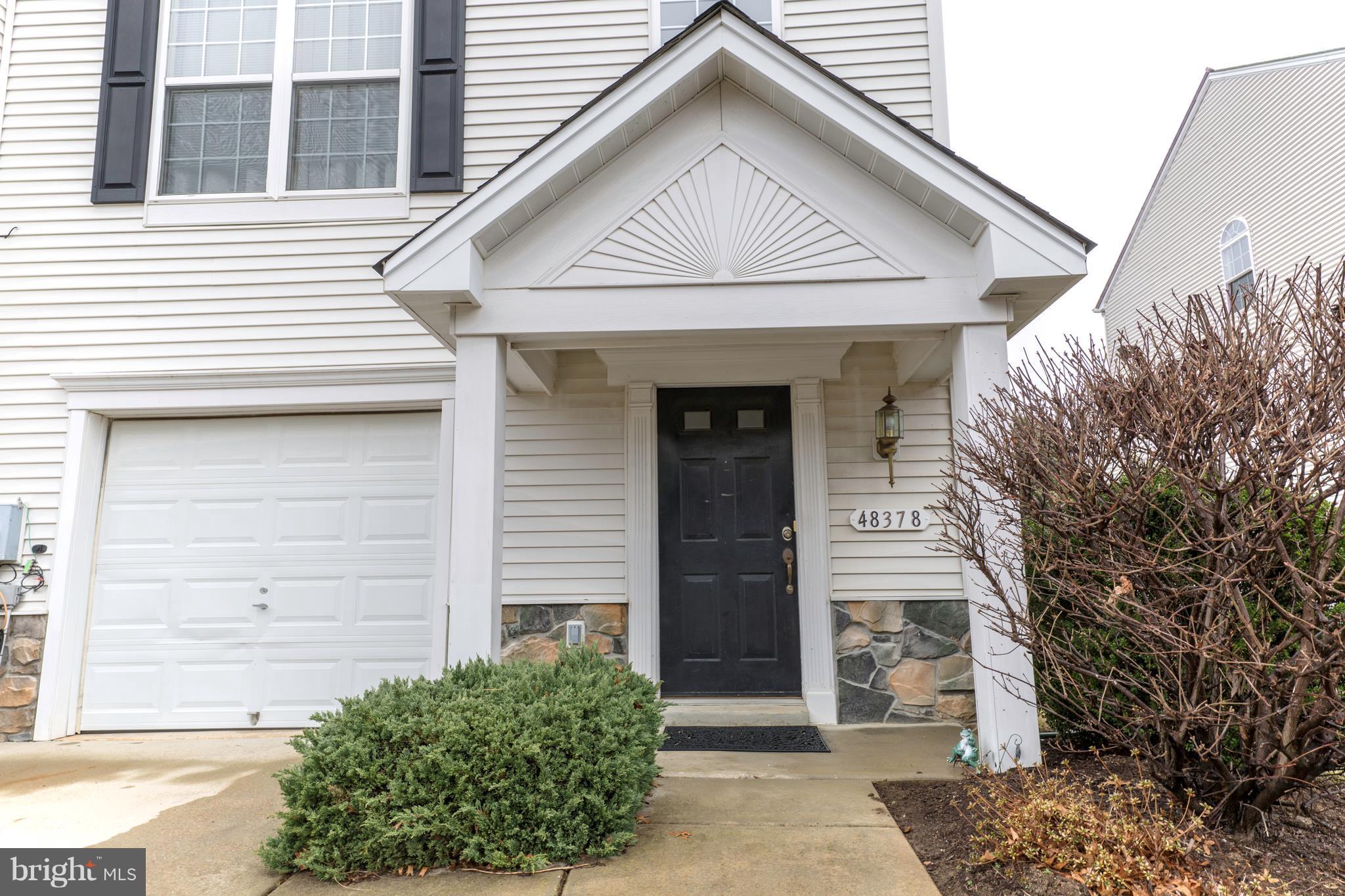 VILLAS ON WATERS EDGE - Residential