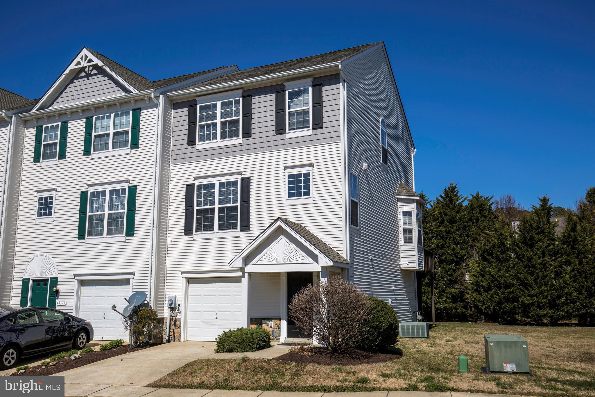 VILLAS ON WATERS EDGE - Residential