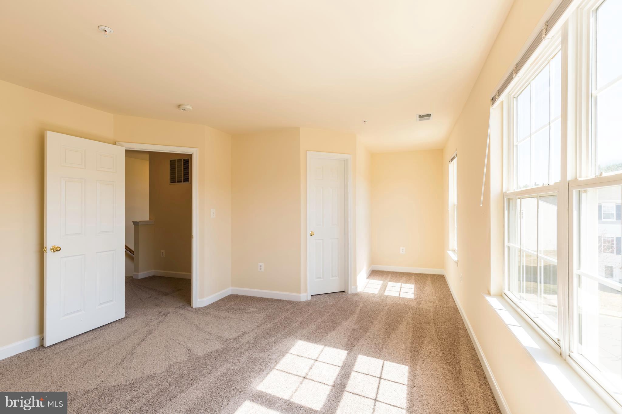 VILLAS ON WATERS EDGE - Residential