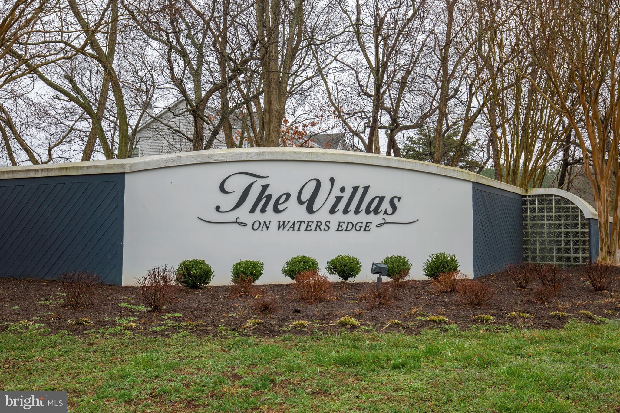 VILLAS ON WATERS EDGE - Residential