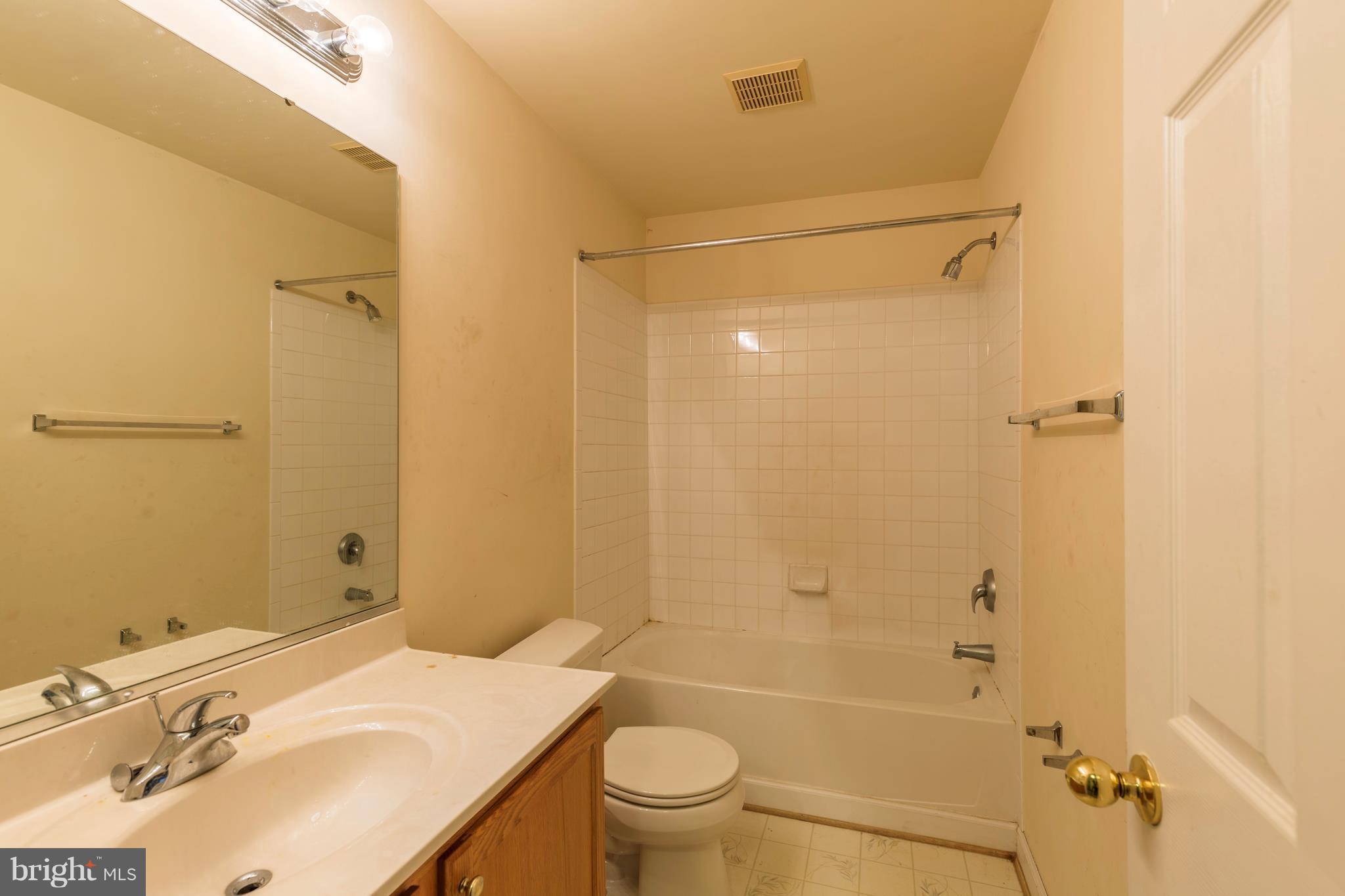 VILLAS ON WATERS EDGE - Residential