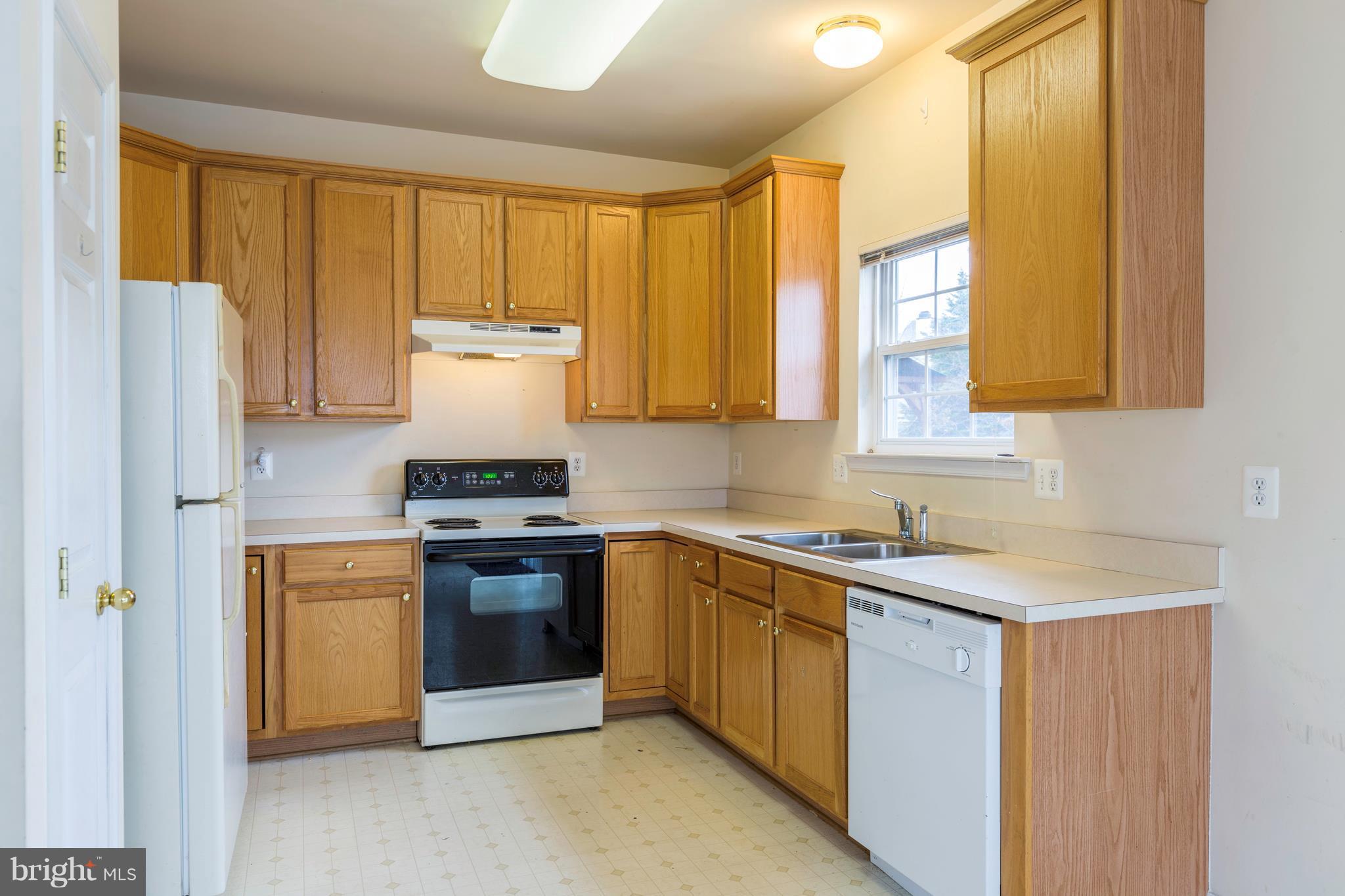 VILLAS ON WATERS EDGE - Residential