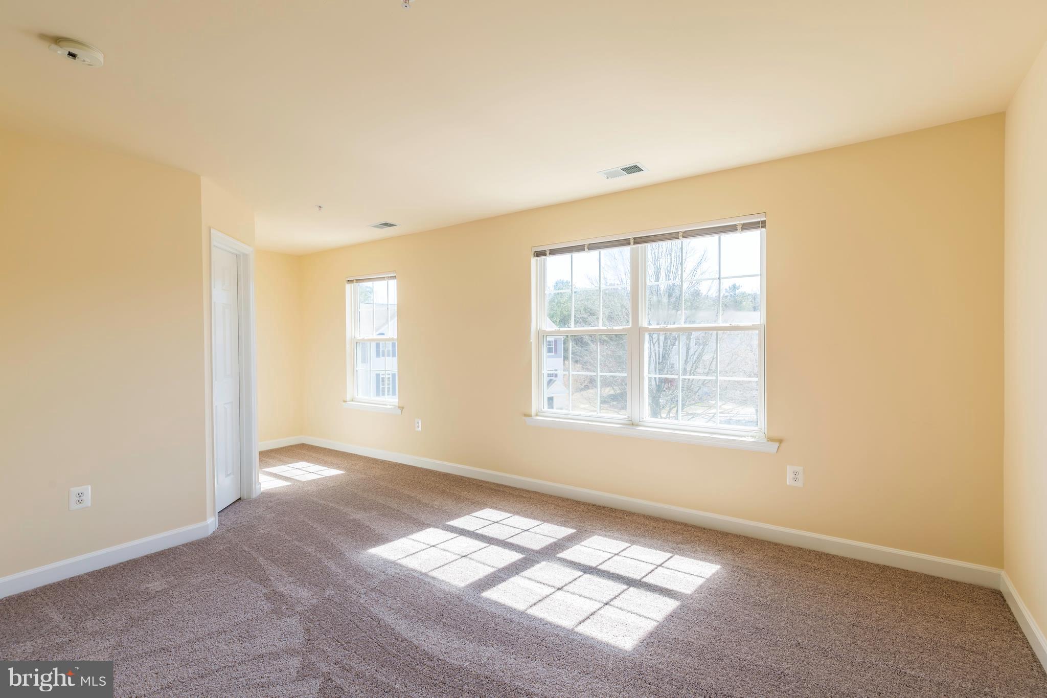 VILLAS ON WATERS EDGE - Residential