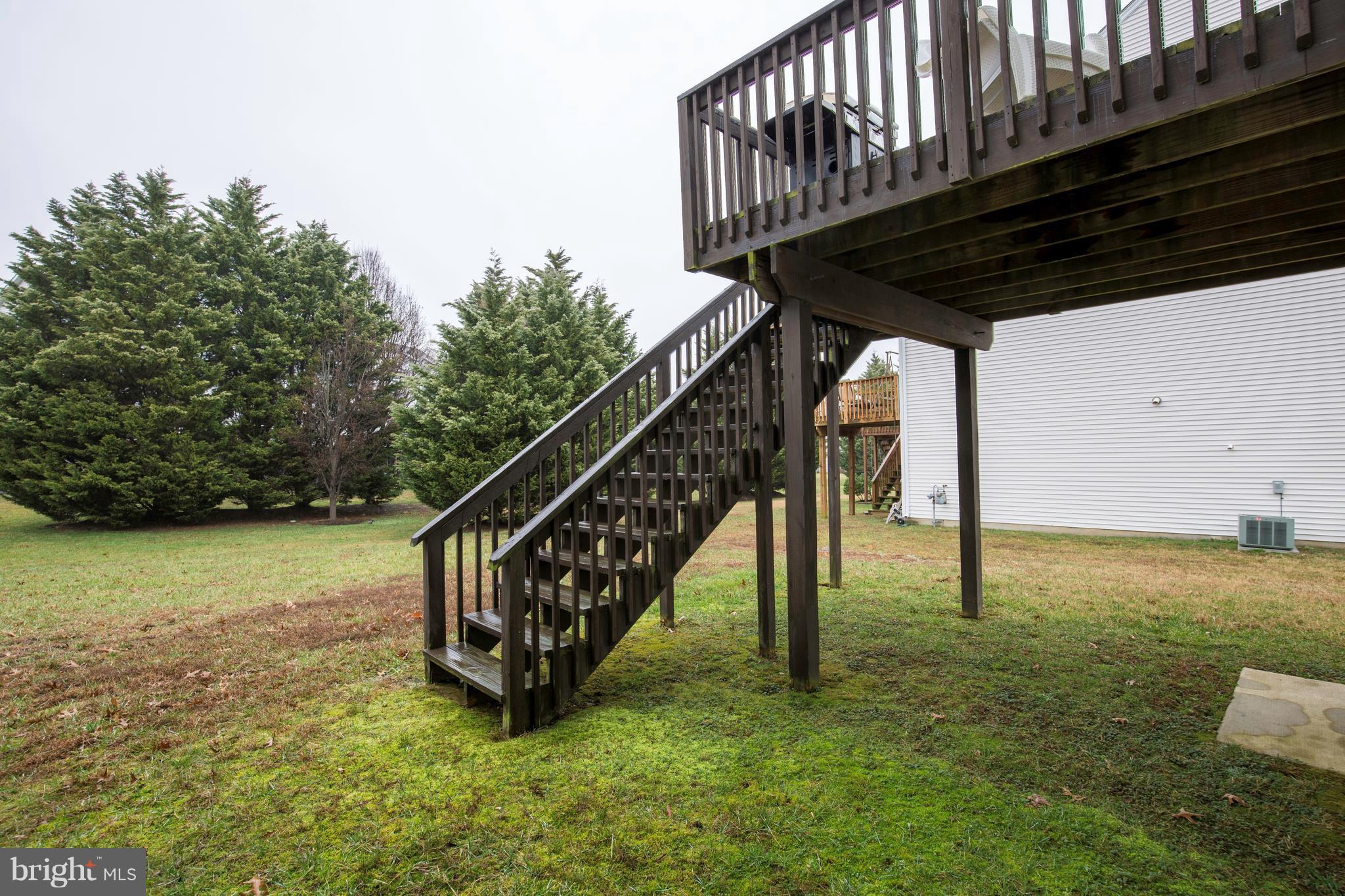 VILLAS ON WATERS EDGE - Residential