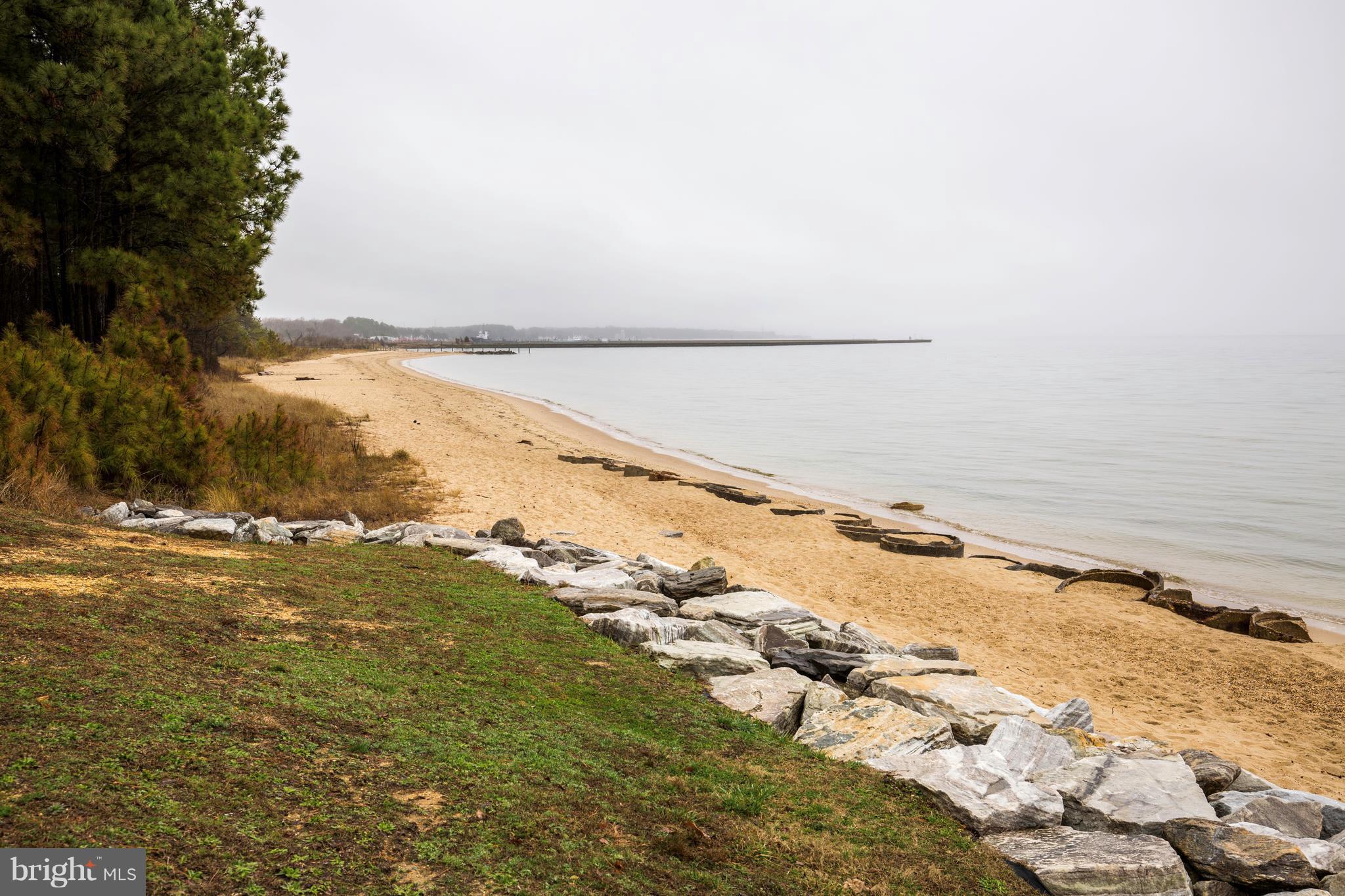 VILLAS ON WATERS EDGE - Residential