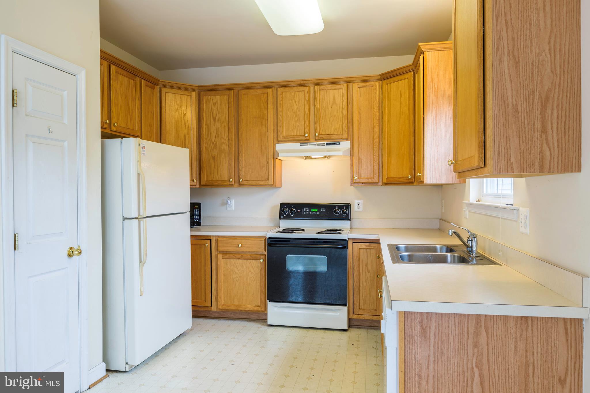 VILLAS ON WATERS EDGE - Residential