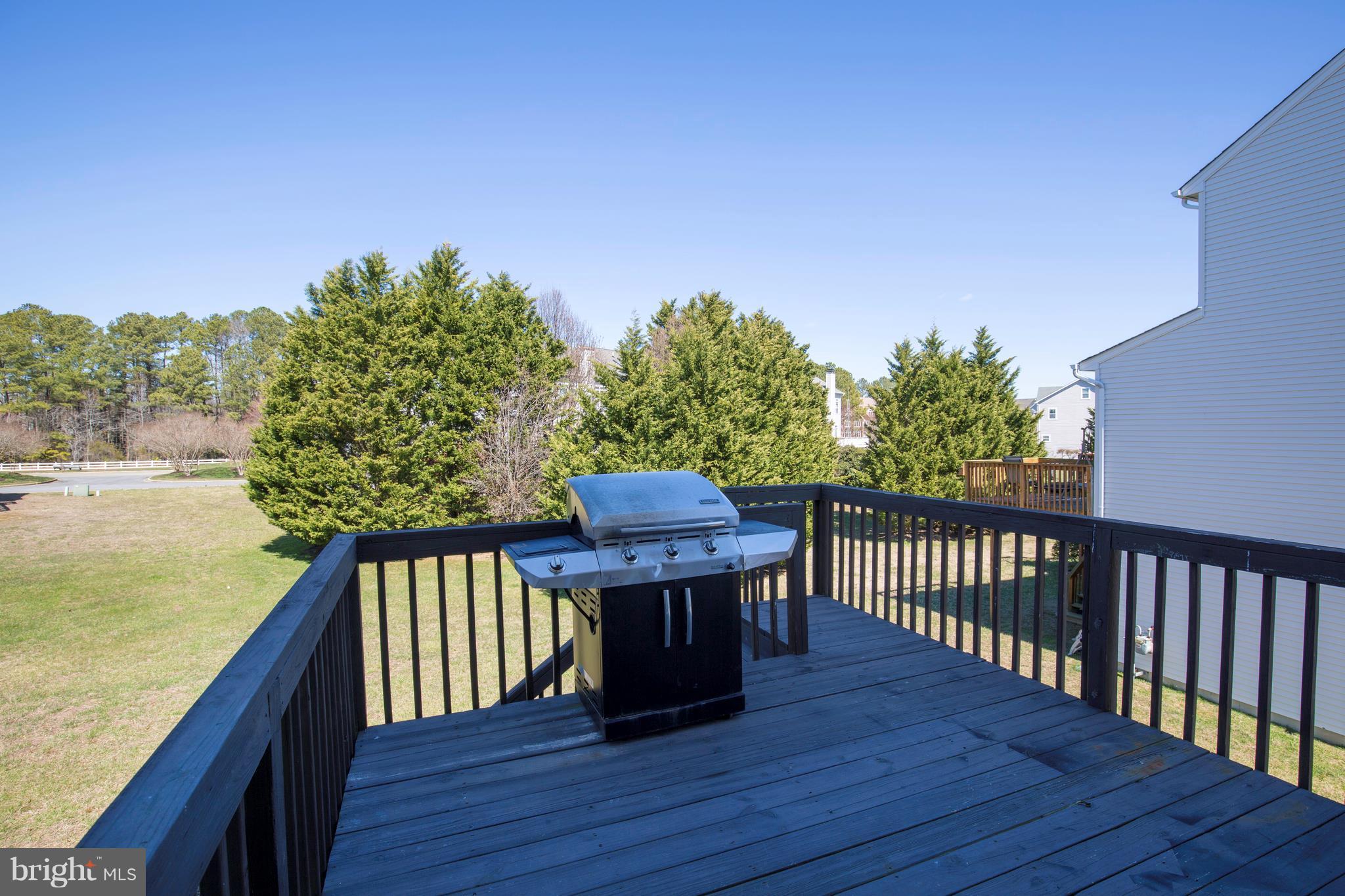 VILLAS ON WATERS EDGE - Residential