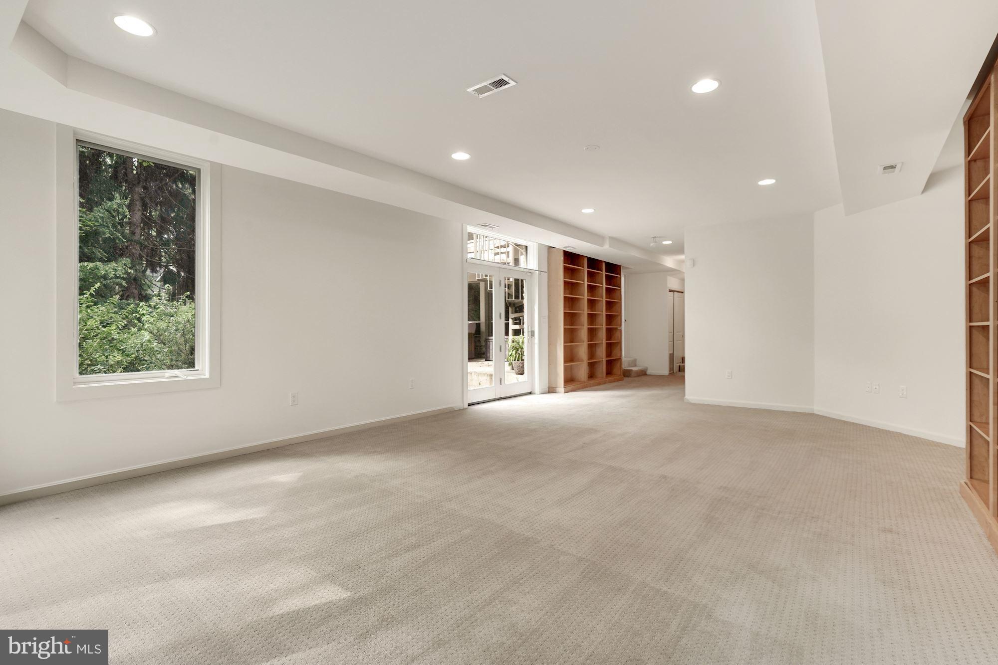 BETHESDA OUTSIDE - Residential