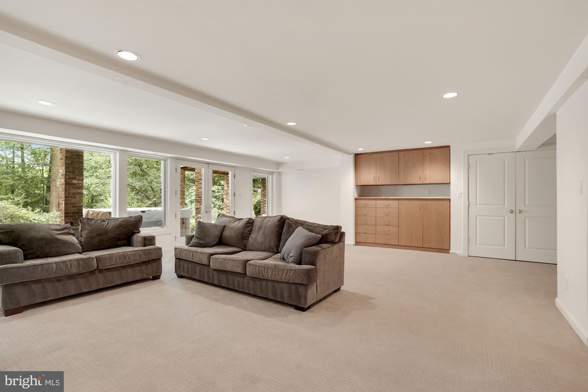 BETHESDA OUTSIDE - Residential