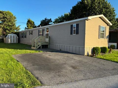 9 S GREEN ACRES CIRCLE AKRON PA 17501