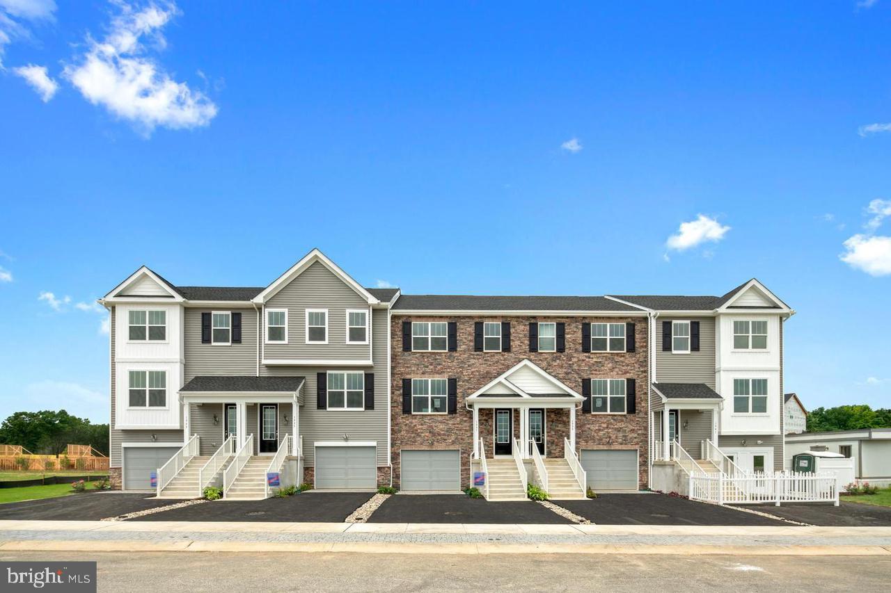 TOWNES AT SHANNON HILL - Residential