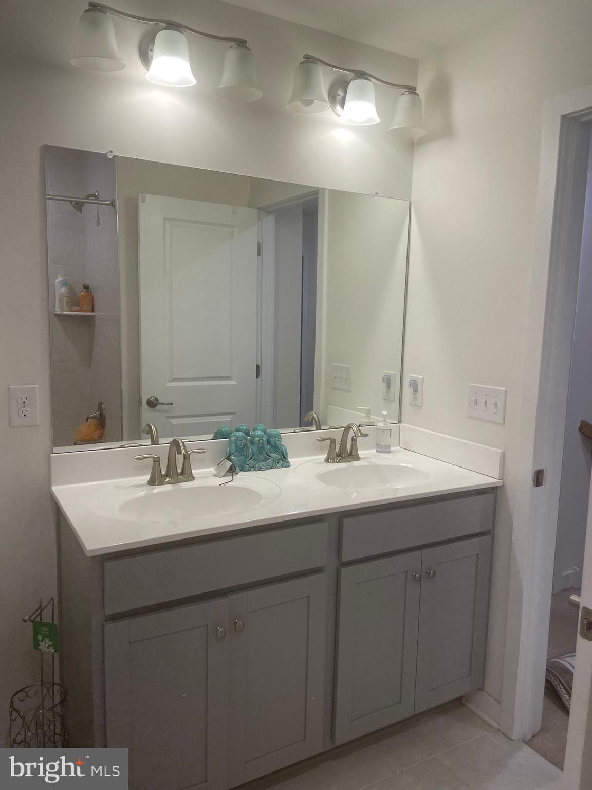 TOWNES AT SHANNON HILL - Residential