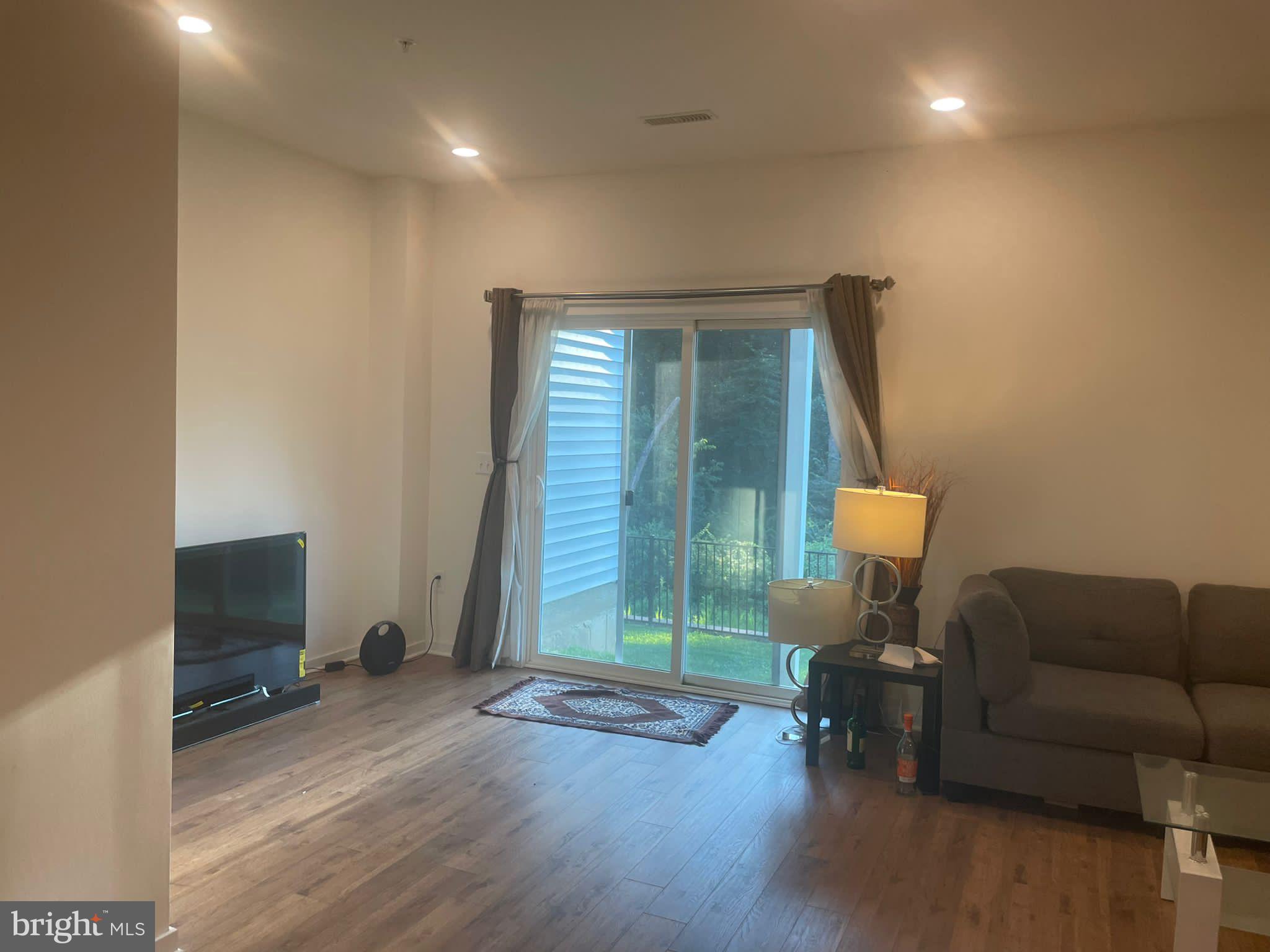 TOWNES AT SHANNON HILL - Residential