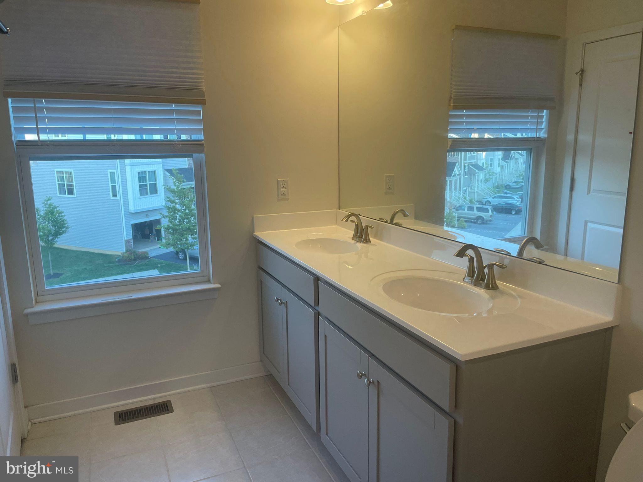 TOWNES AT SHANNON HILL - Residential