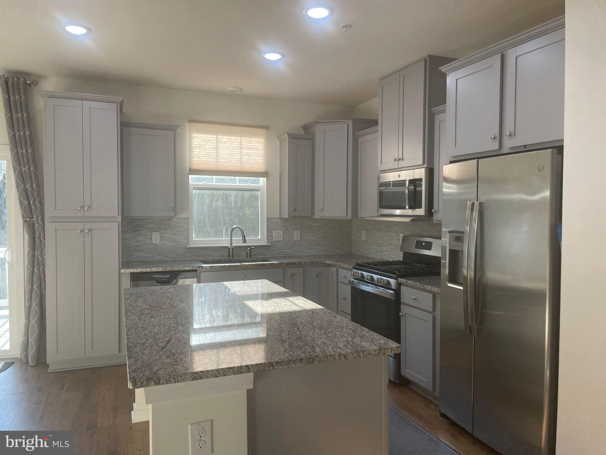 TOWNES AT SHANNON HILL - Residential