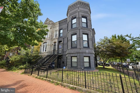 Photo of 401 M Street NE, WASHINGTON, DC 20002 (MLS # DCDC2275978)