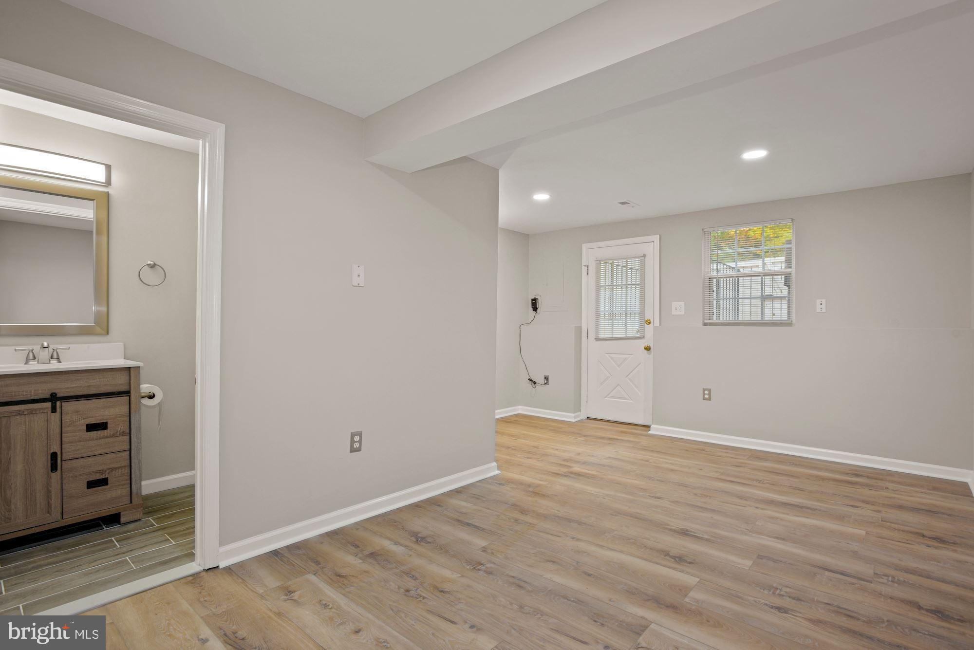 WOODCREST CLUSTER - Residential Lease