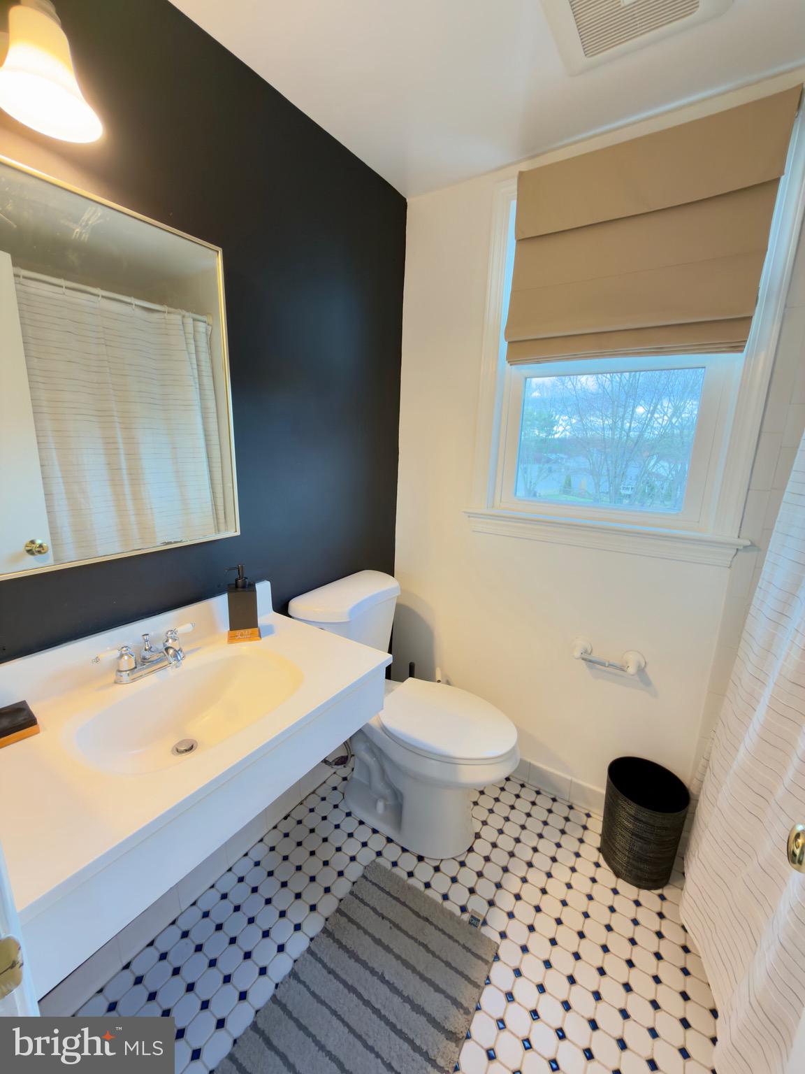 QUINCE ORCHARD MANOR - Residential